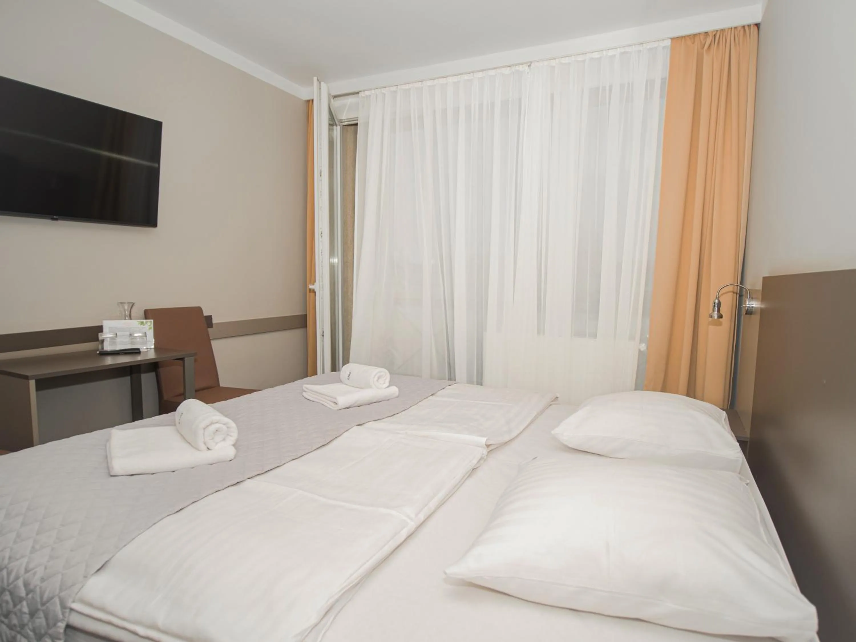 Balcony/Terrace, Bed in Hotel New Skanpol