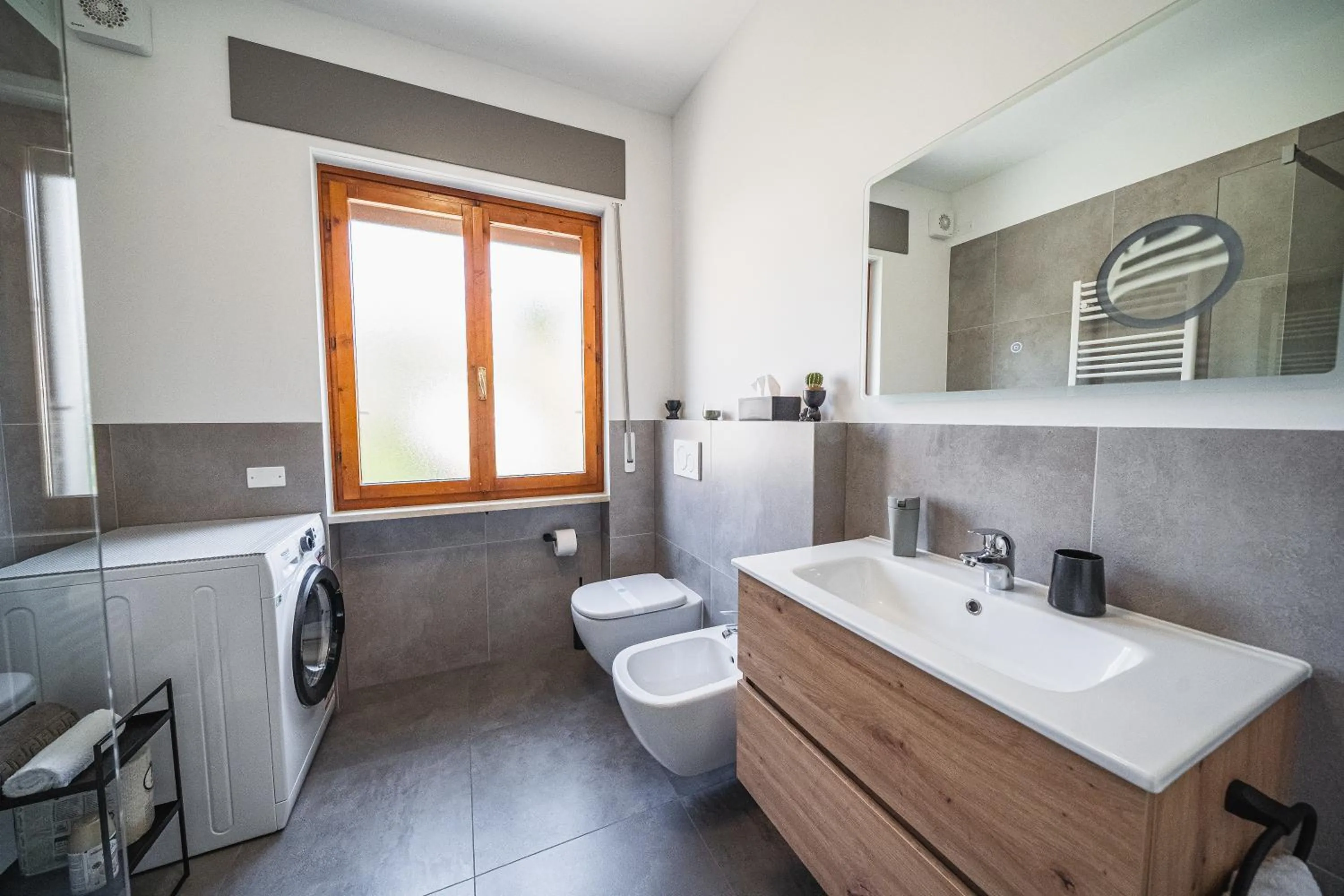 Toilet in Outdooredo Garda Apartment