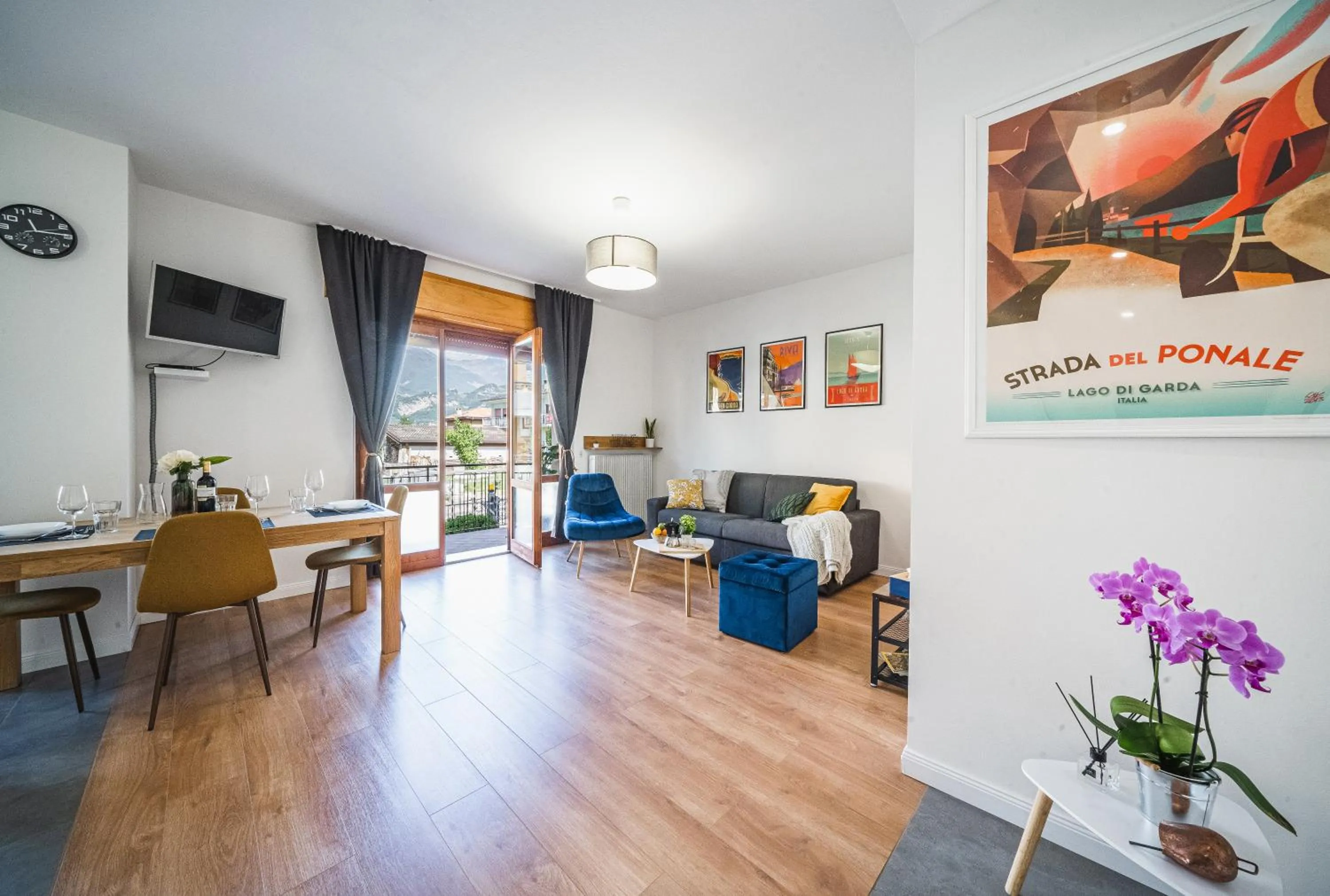 TV and multimedia in Outdooredo Garda Apartment