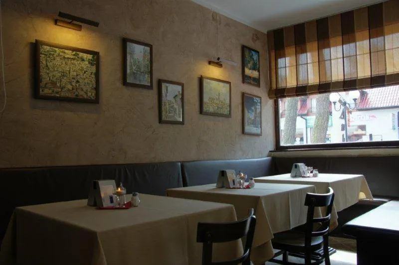 Restaurant/places to eat in Pensjonat Amber