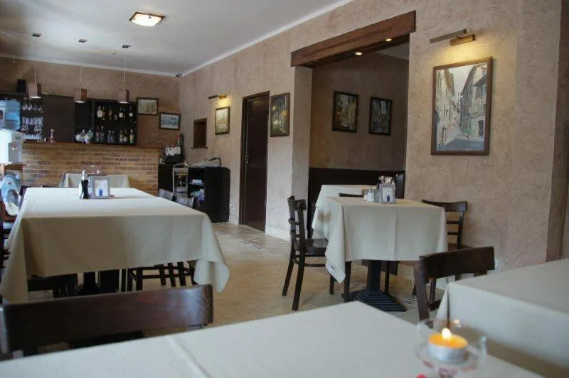 Restaurant/places to eat in Pensjonat Amber