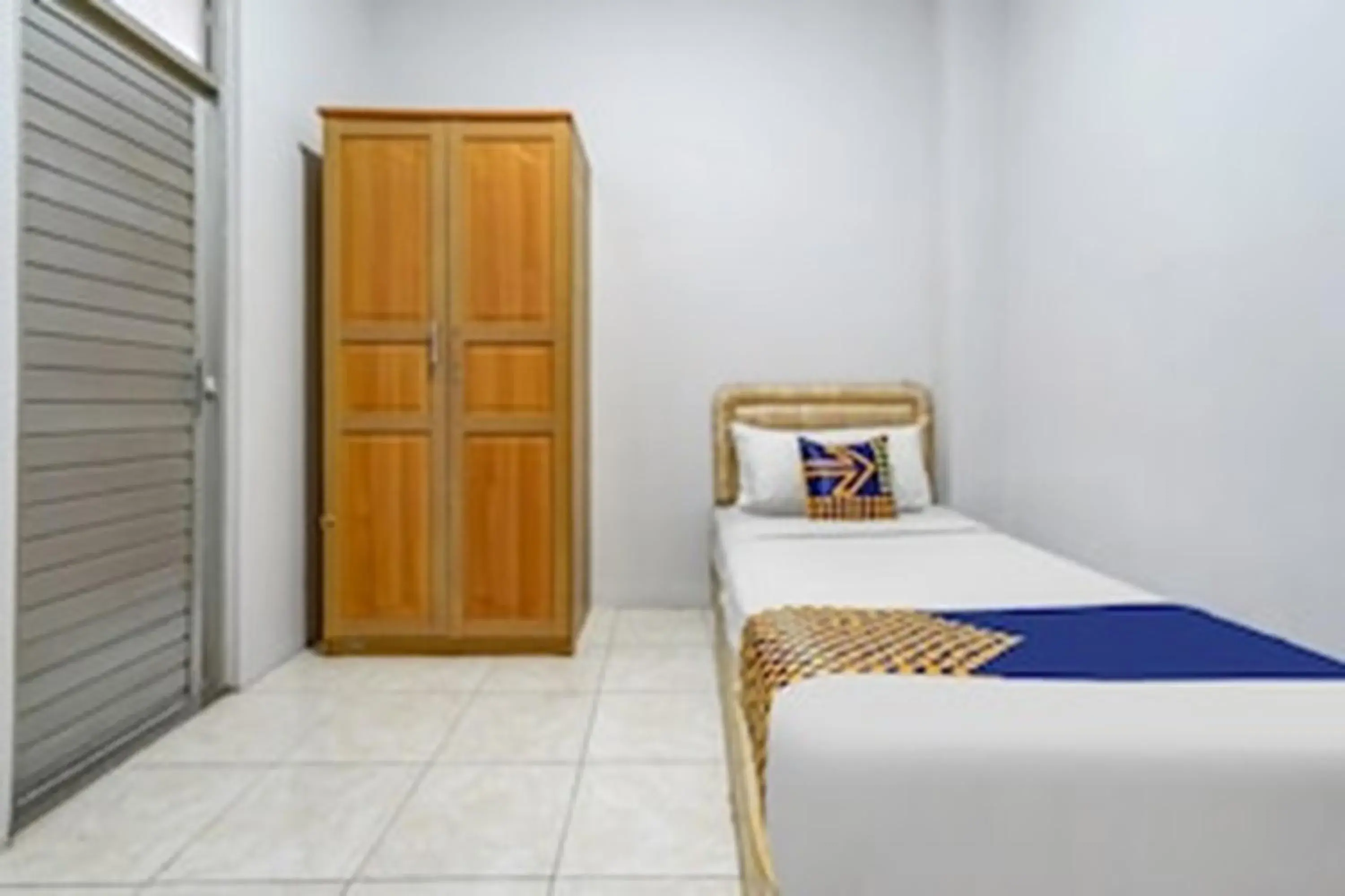 Economy Single Room in Hotel O Dago Near Bandung Zoo Formerly Chatter Place Economy Single Room in Hotel O Dago Near Bandung Zoo Formerly Chatter Place