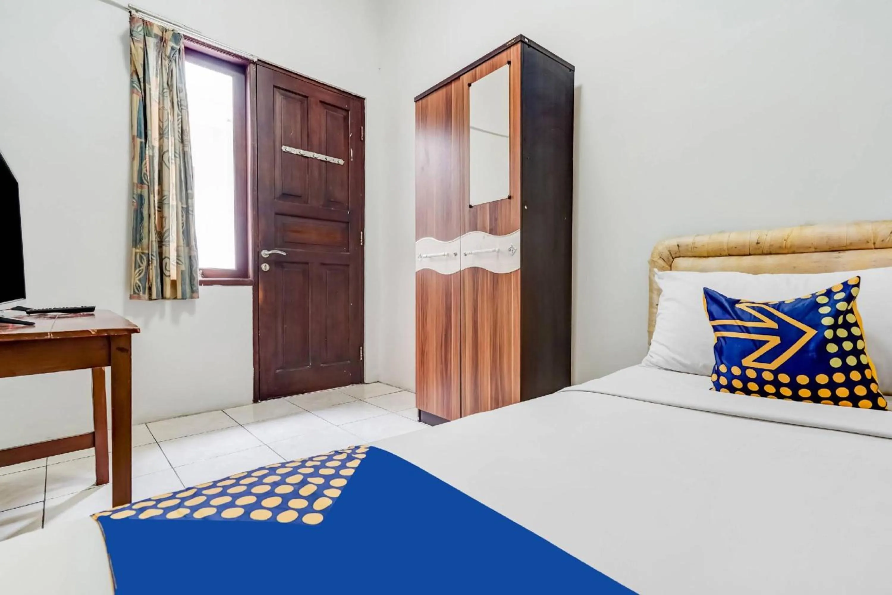 Photo of the whole room, Bed in Hotel O Dago Near Bandung Zoo Formerly Chatter Place