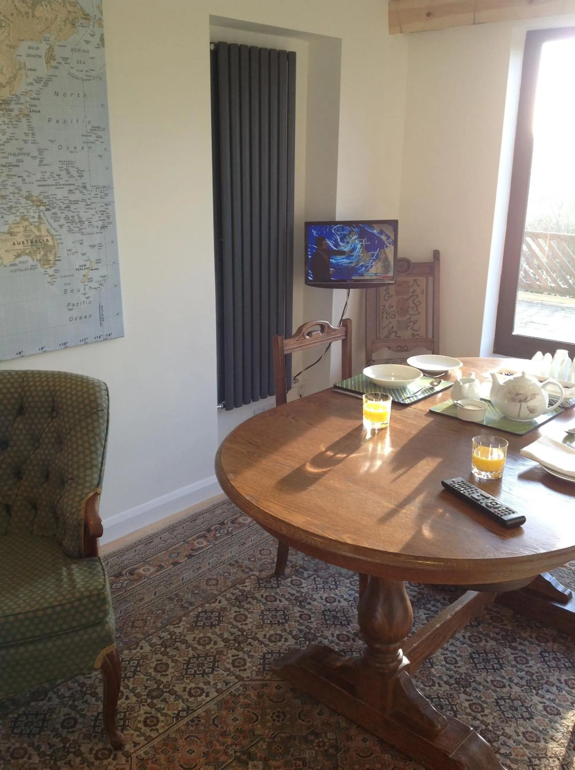 Communal lounge/ TV room in Redroofs