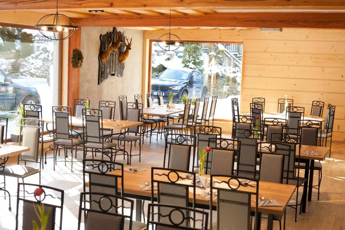 Restaurant/places to eat in Hotel Fero Lux