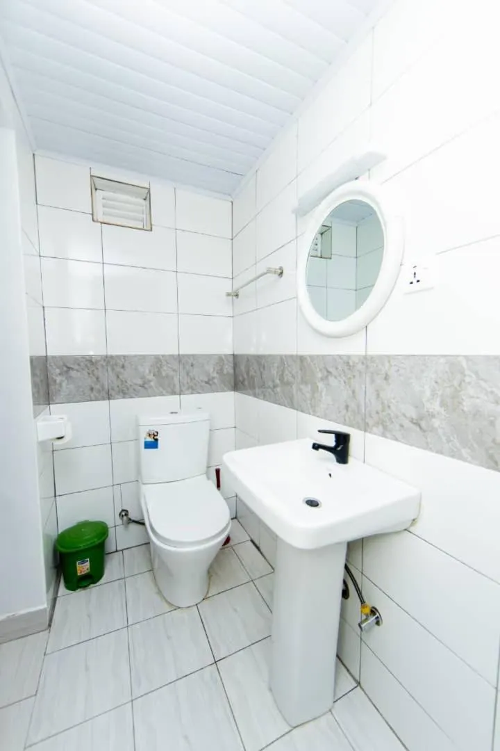 Bathroom in INZOZI AFRICA HOUSE B&B-Gishushu