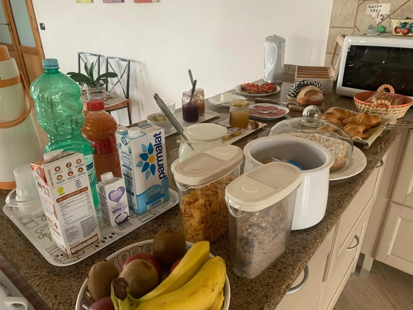 Continental breakfast in Le Rocce