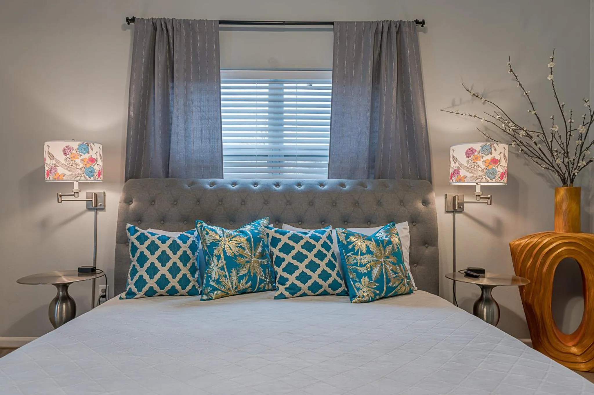 Property building, Bed in The Blue Flamingo