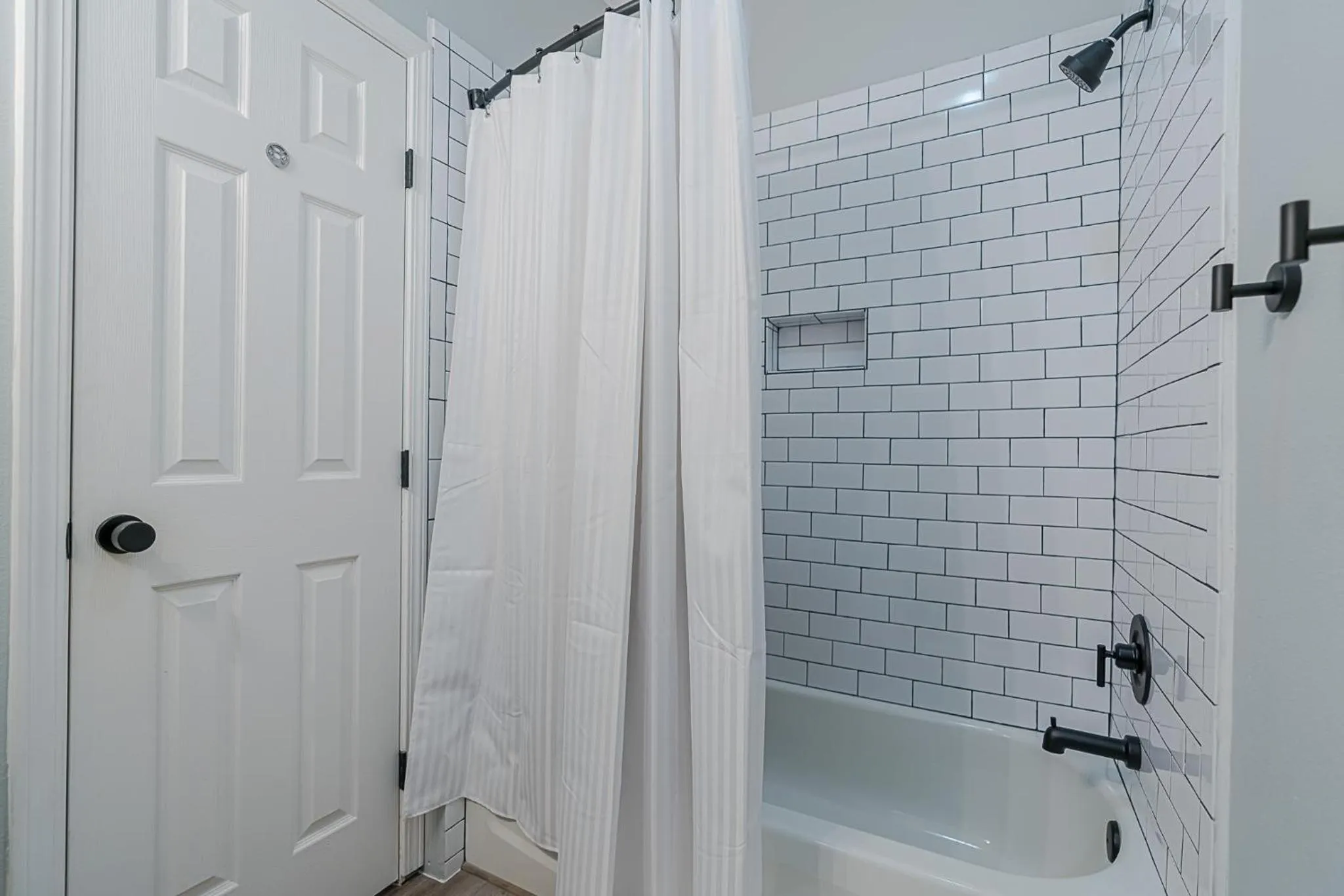 Bathroom in The Blue Flamingo