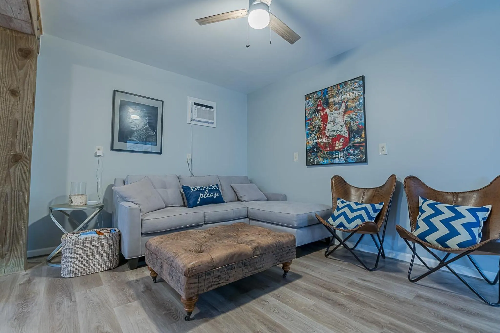 Living room in The Blue Flamingo