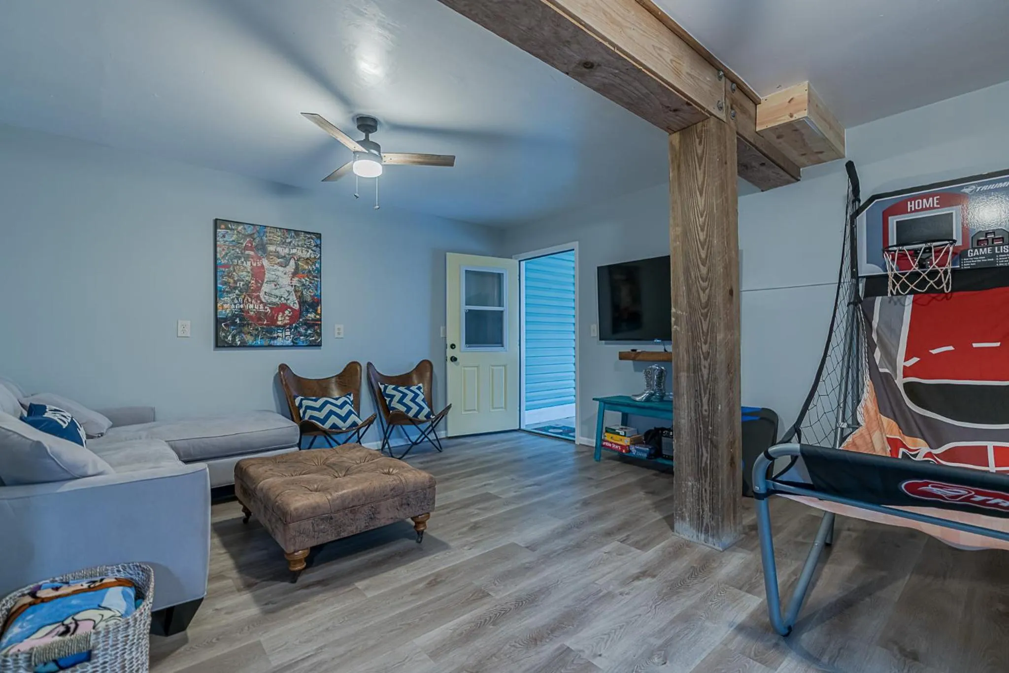 Living room in The Blue Flamingo