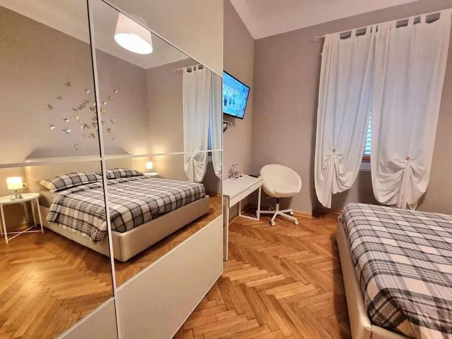 Photo of the whole room, Bed in Residence Montanelli