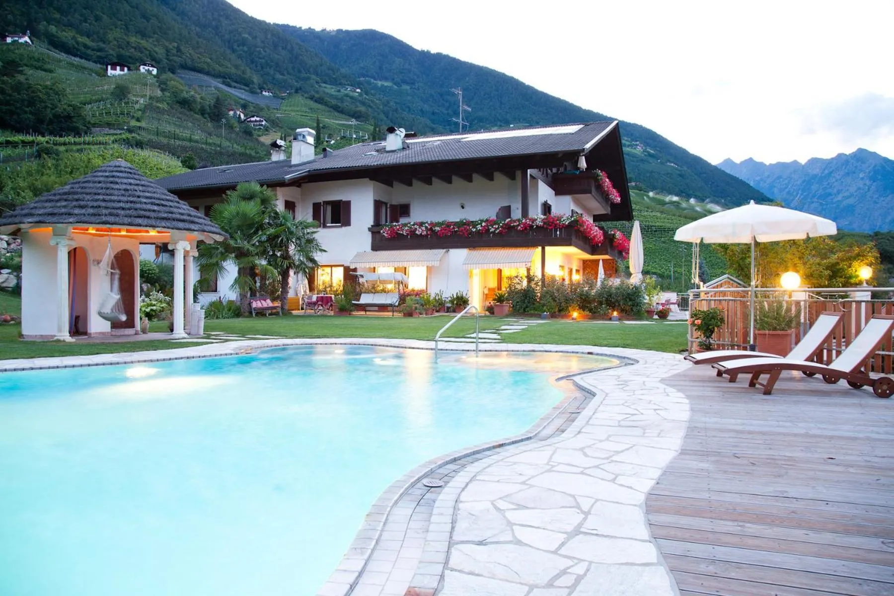 Swimming pool in Hotel & Appartement Valtnaungut