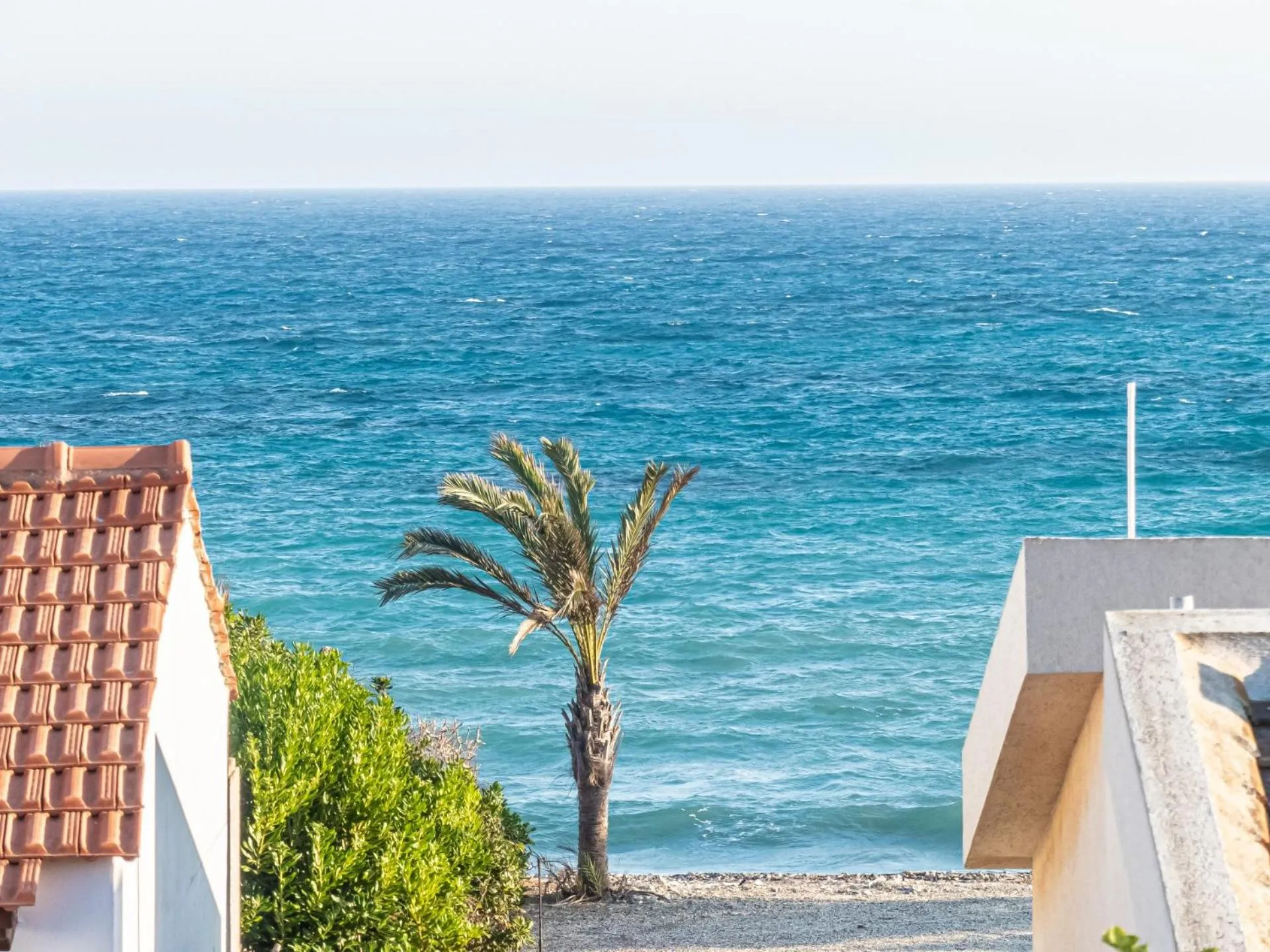 Greek Island Style 2 bedroom Villa with Pool next to the Sea