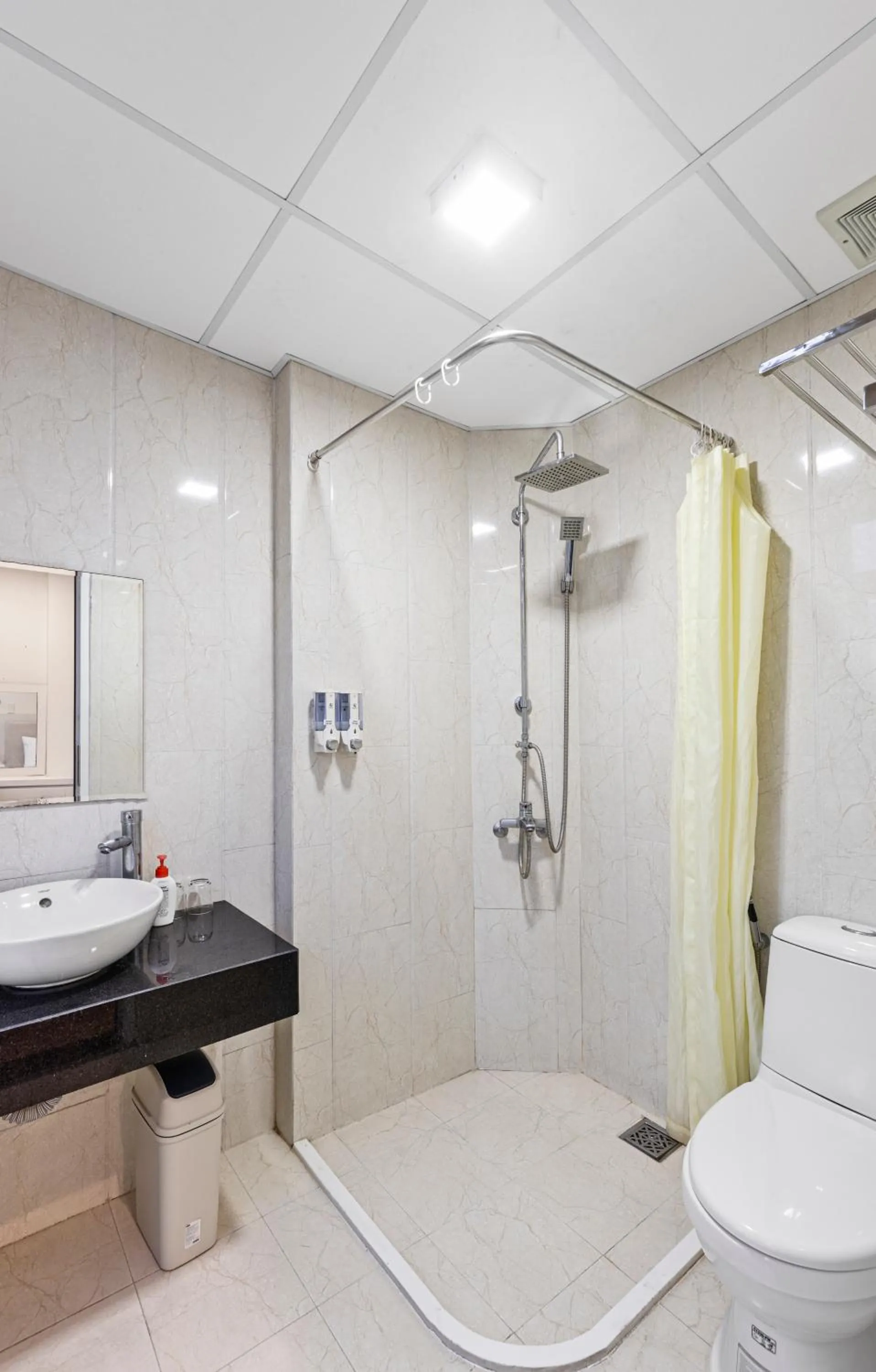 Toilet in Alyssa Hotel Da Nang