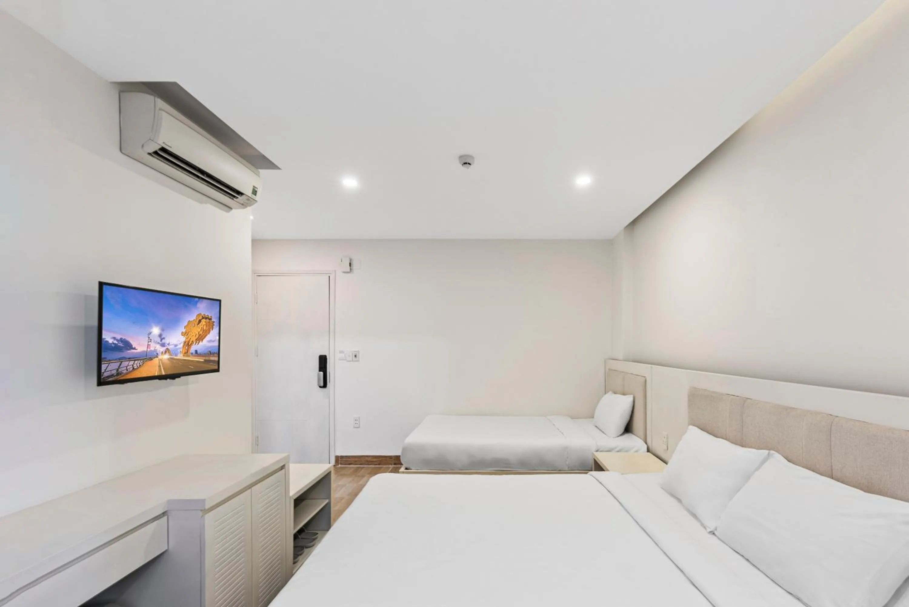 Photo of the whole room, Bed in Alyssa Hotel Da Nang