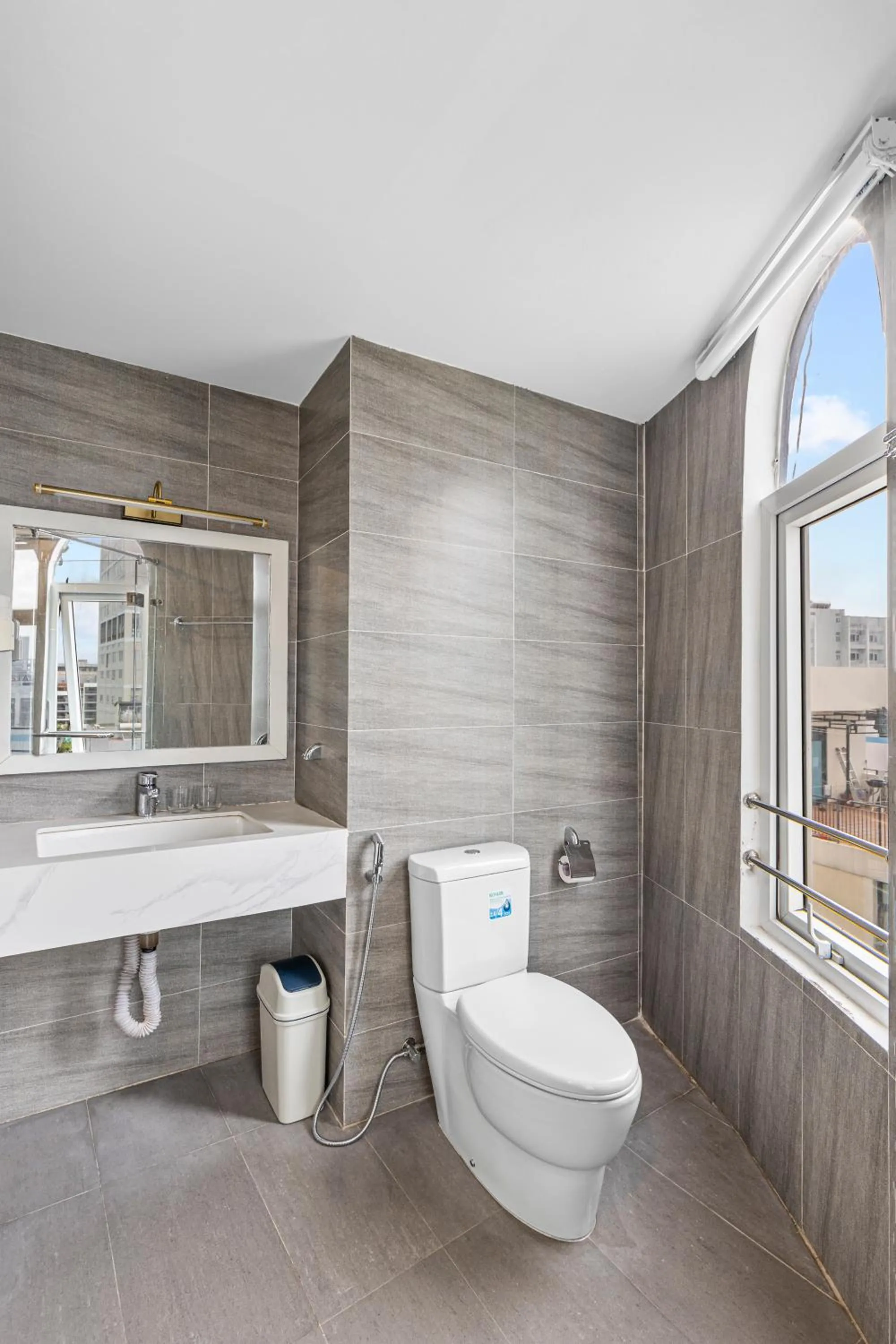 Toilet in Alyssa Hotel Da Nang