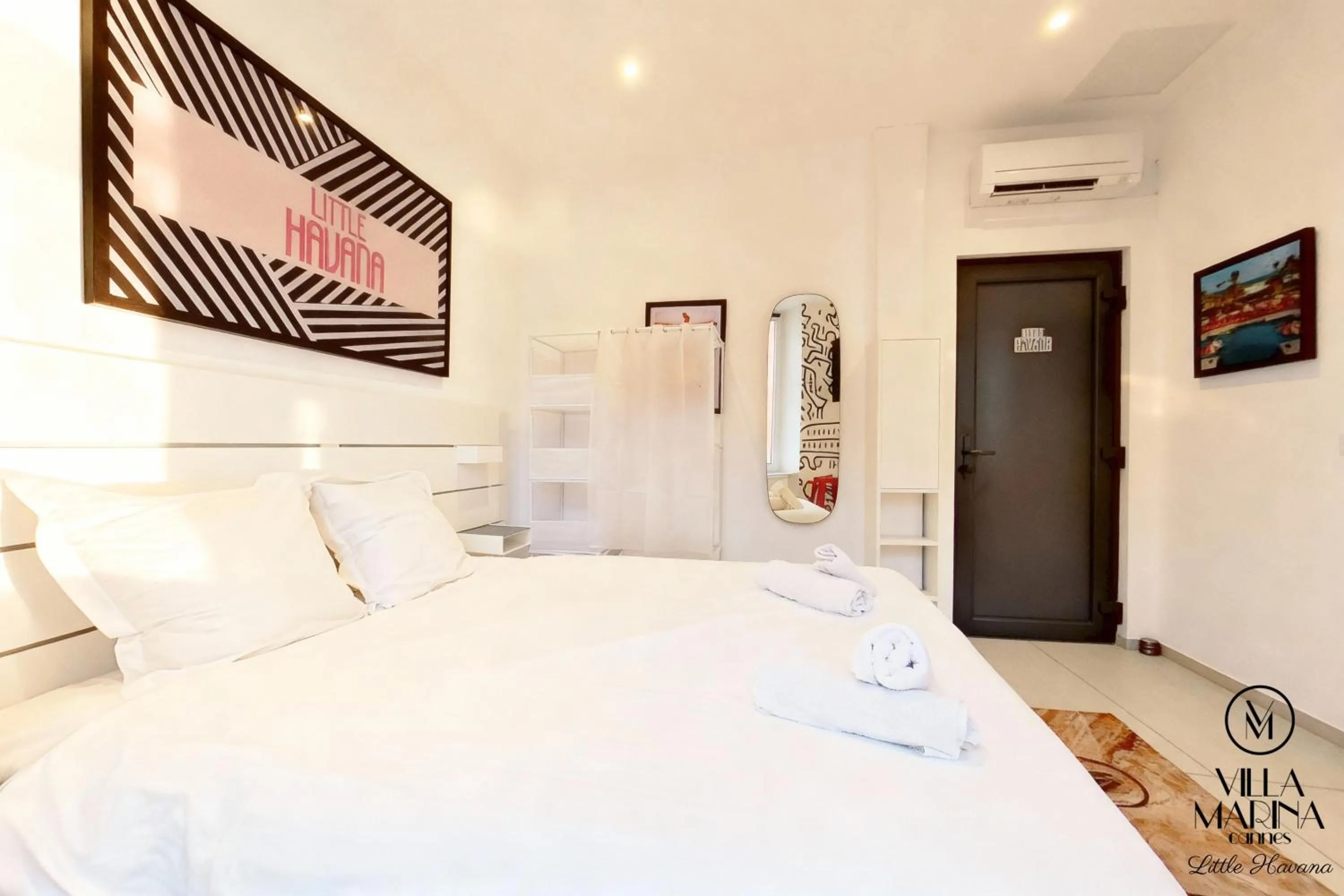 Bed in VILLA MARINA CANNES