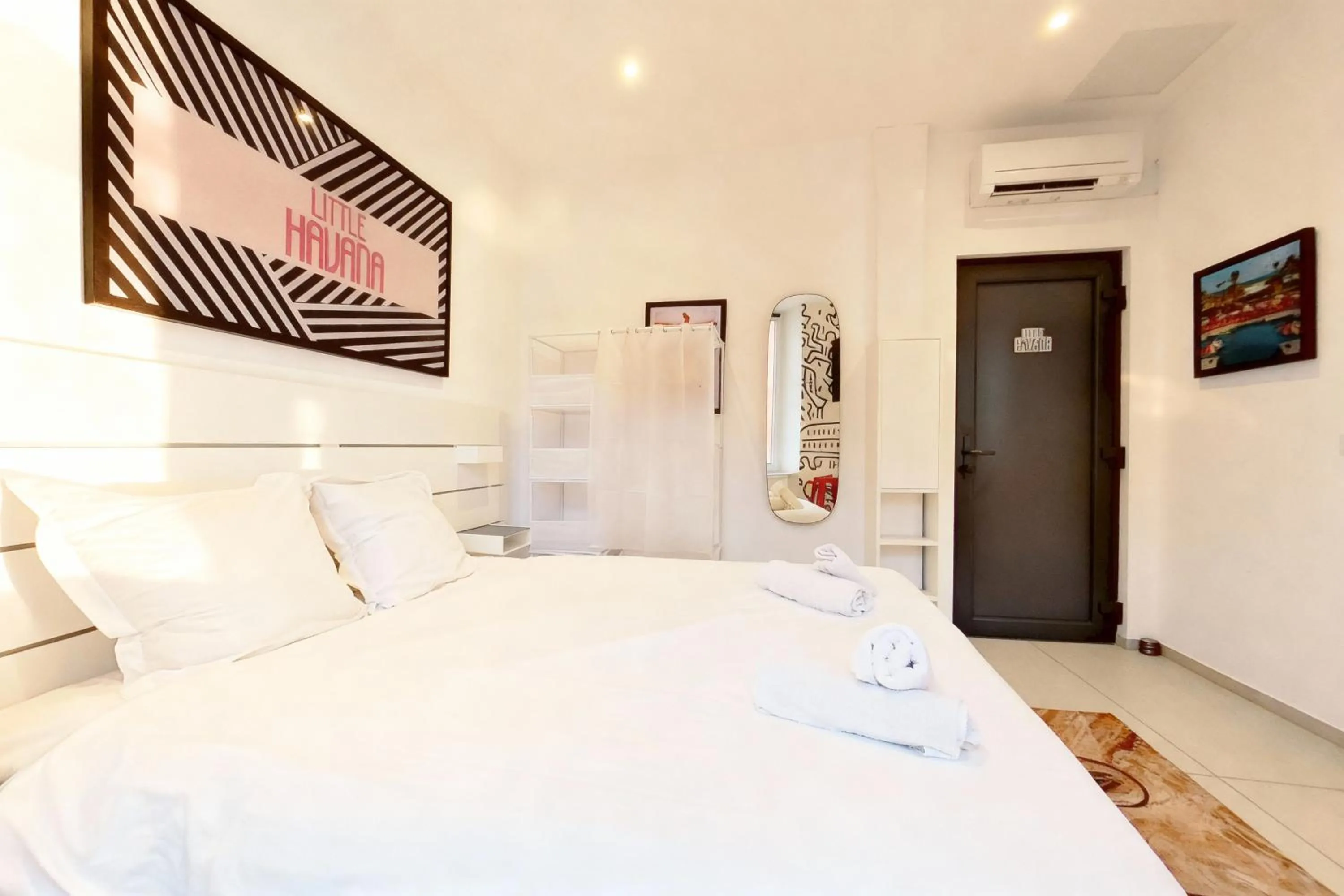 Bed in VILLA MARINA CANNES