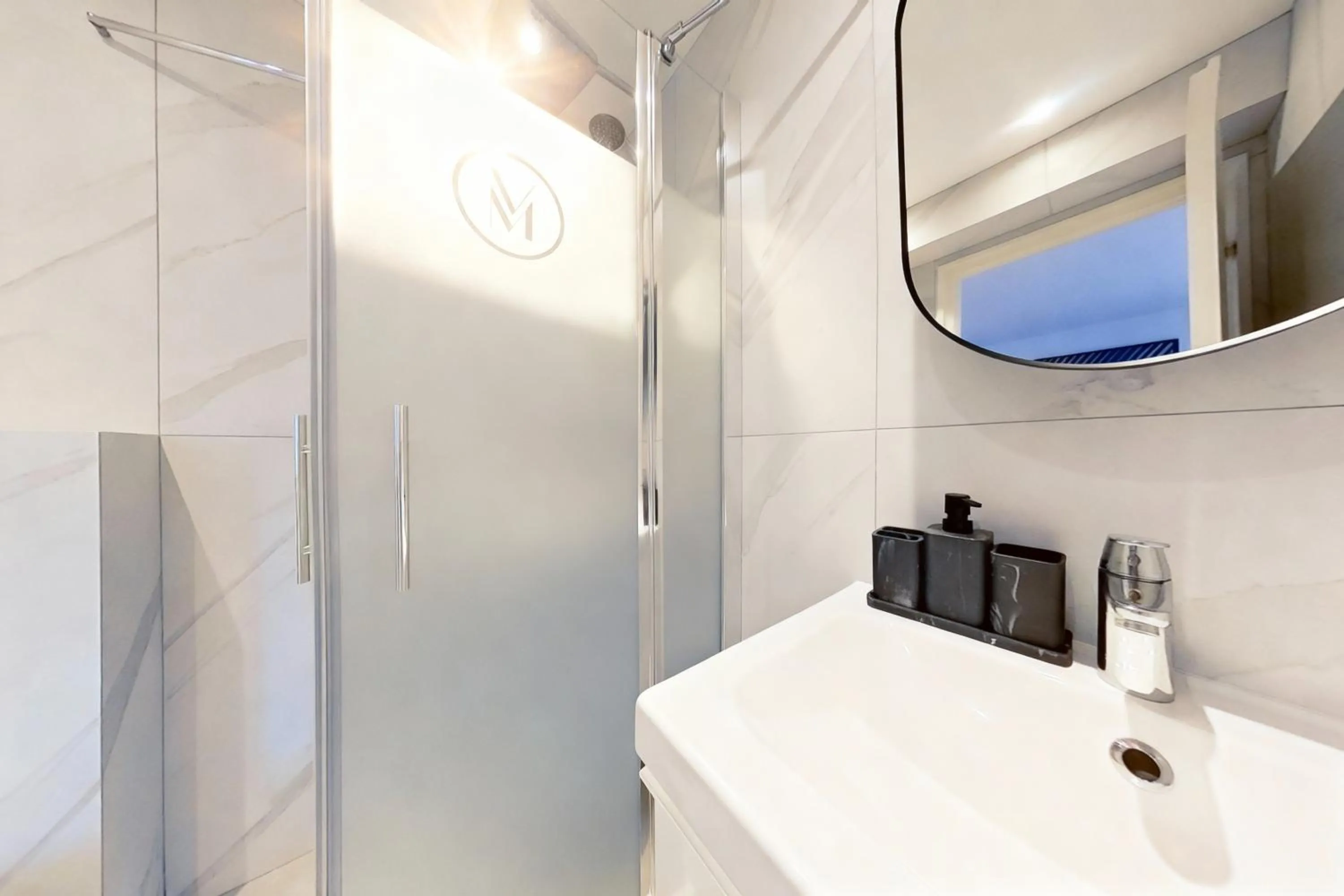 Shower in VILLA MARINA CANNES