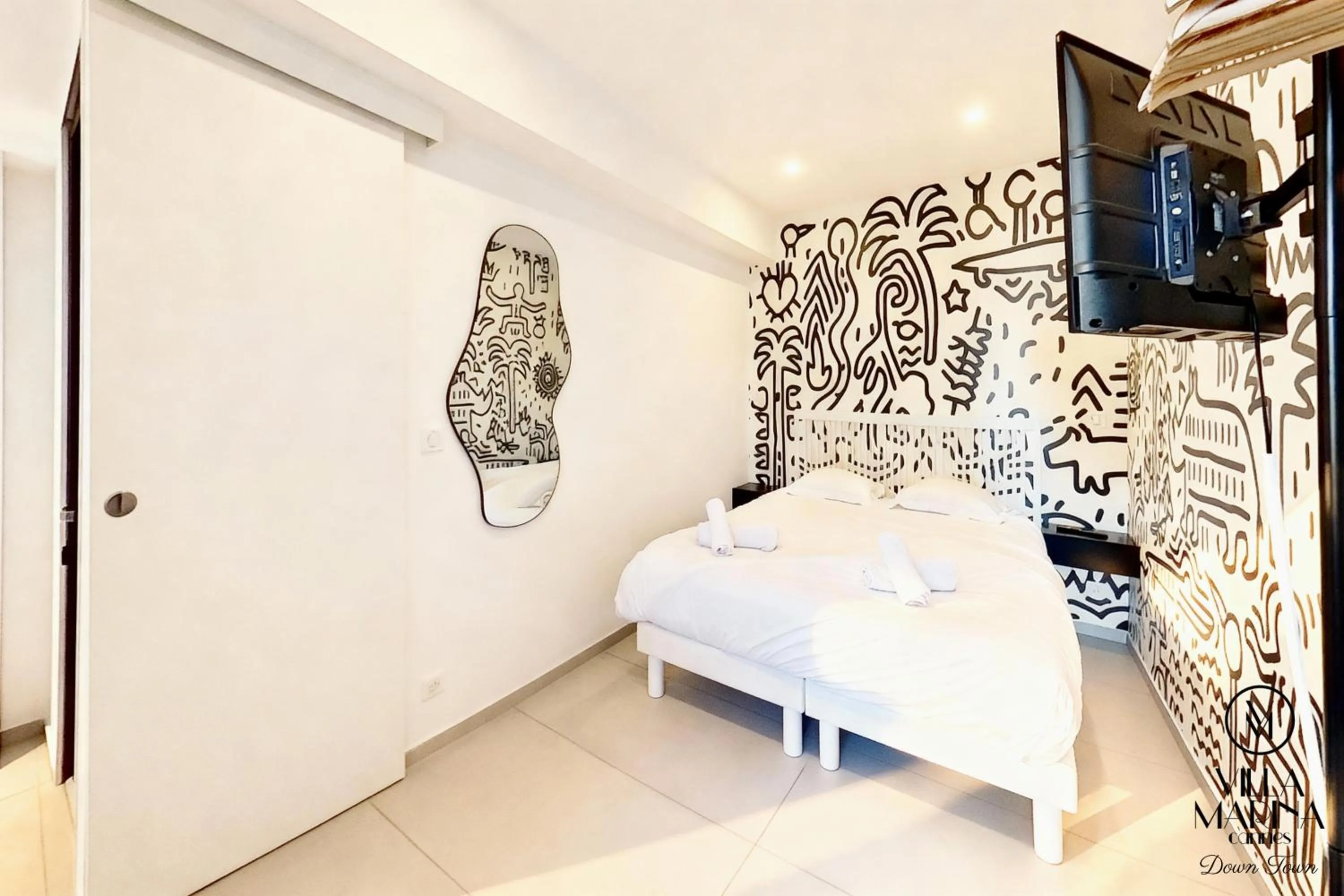 Bed in VILLA MARINA CANNES