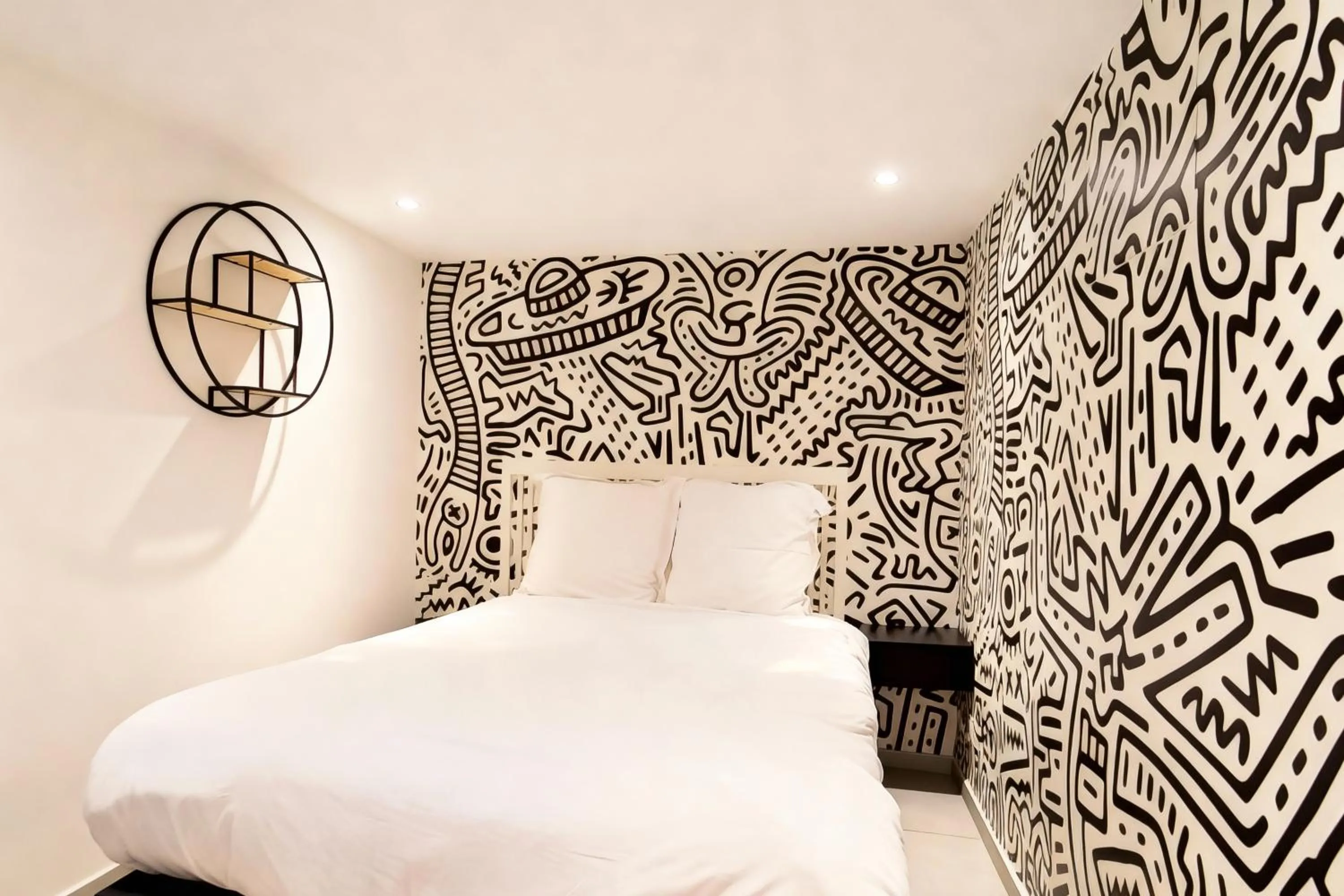 Bed in VILLA MARINA CANNES