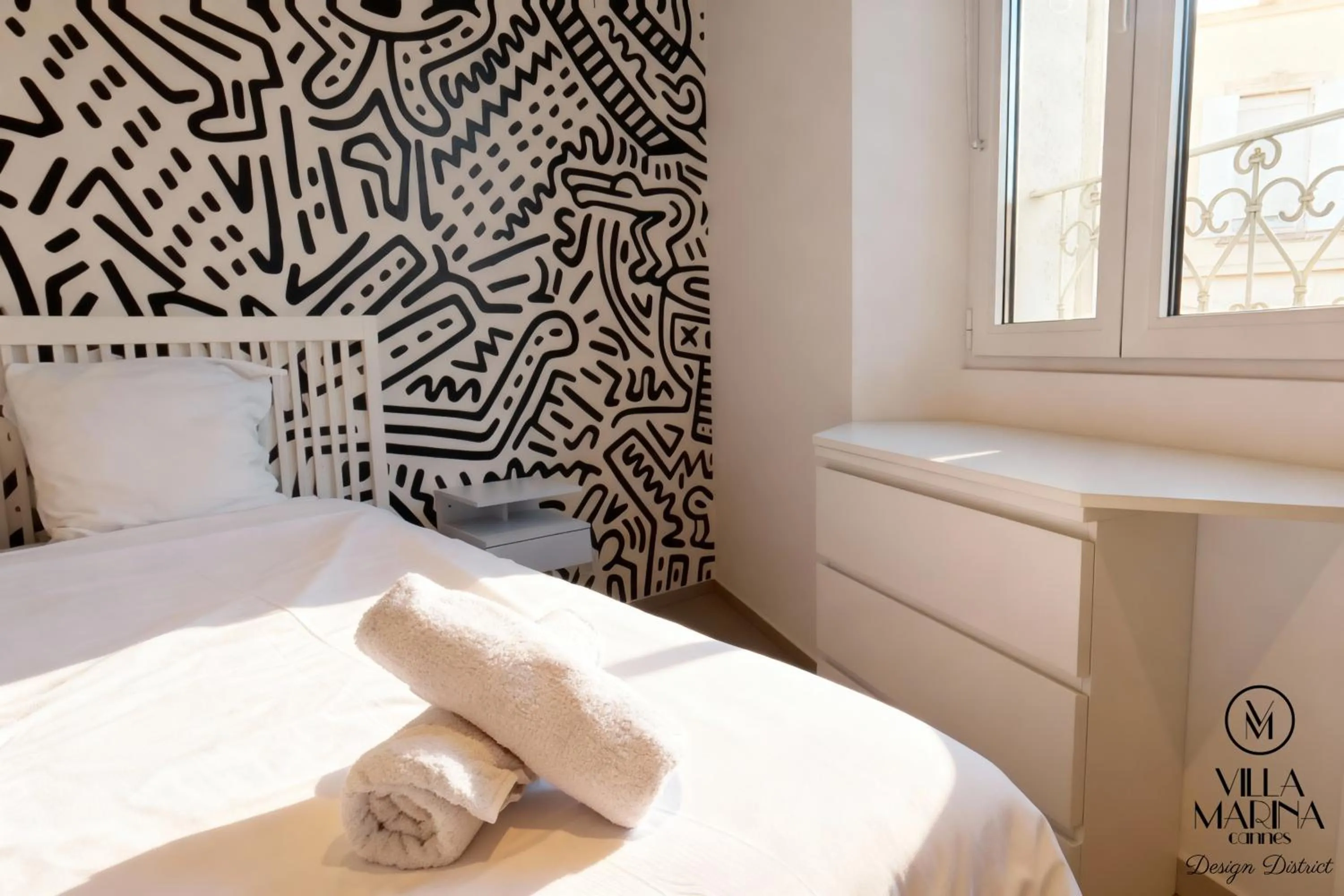 Bed in VILLA MARINA CANNES