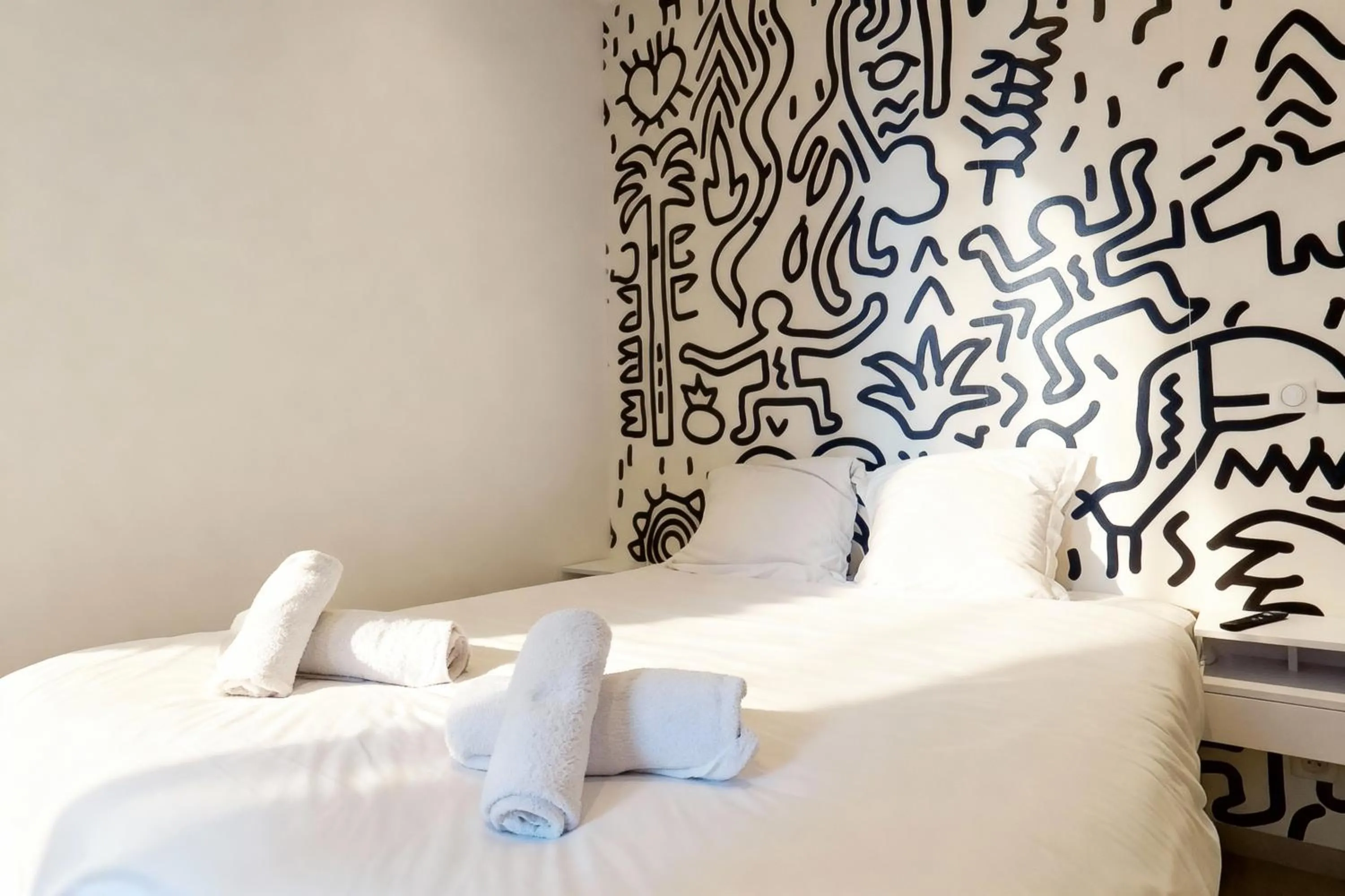 Bed in VILLA MARINA CANNES