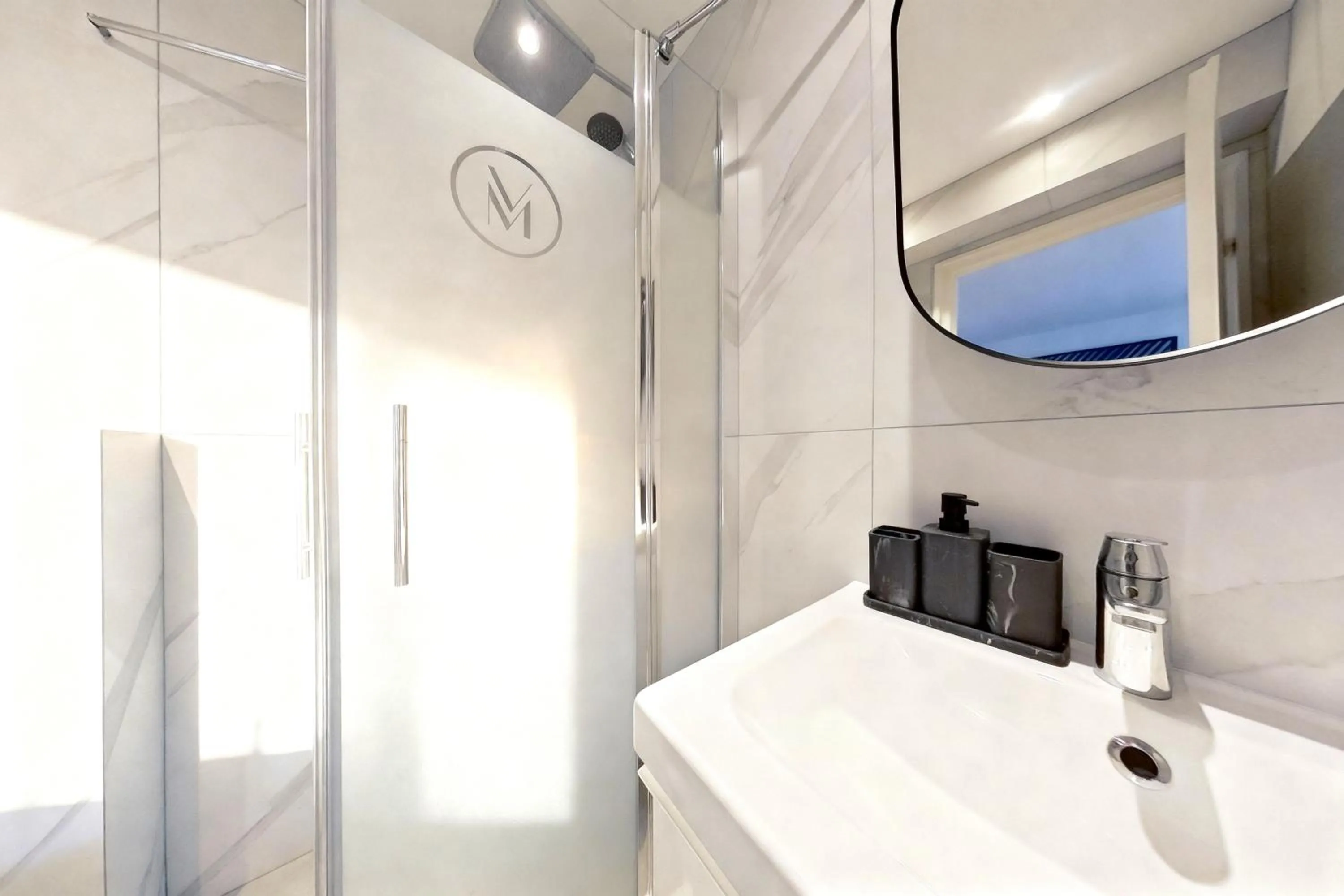 Shower in VILLA MARINA CANNES