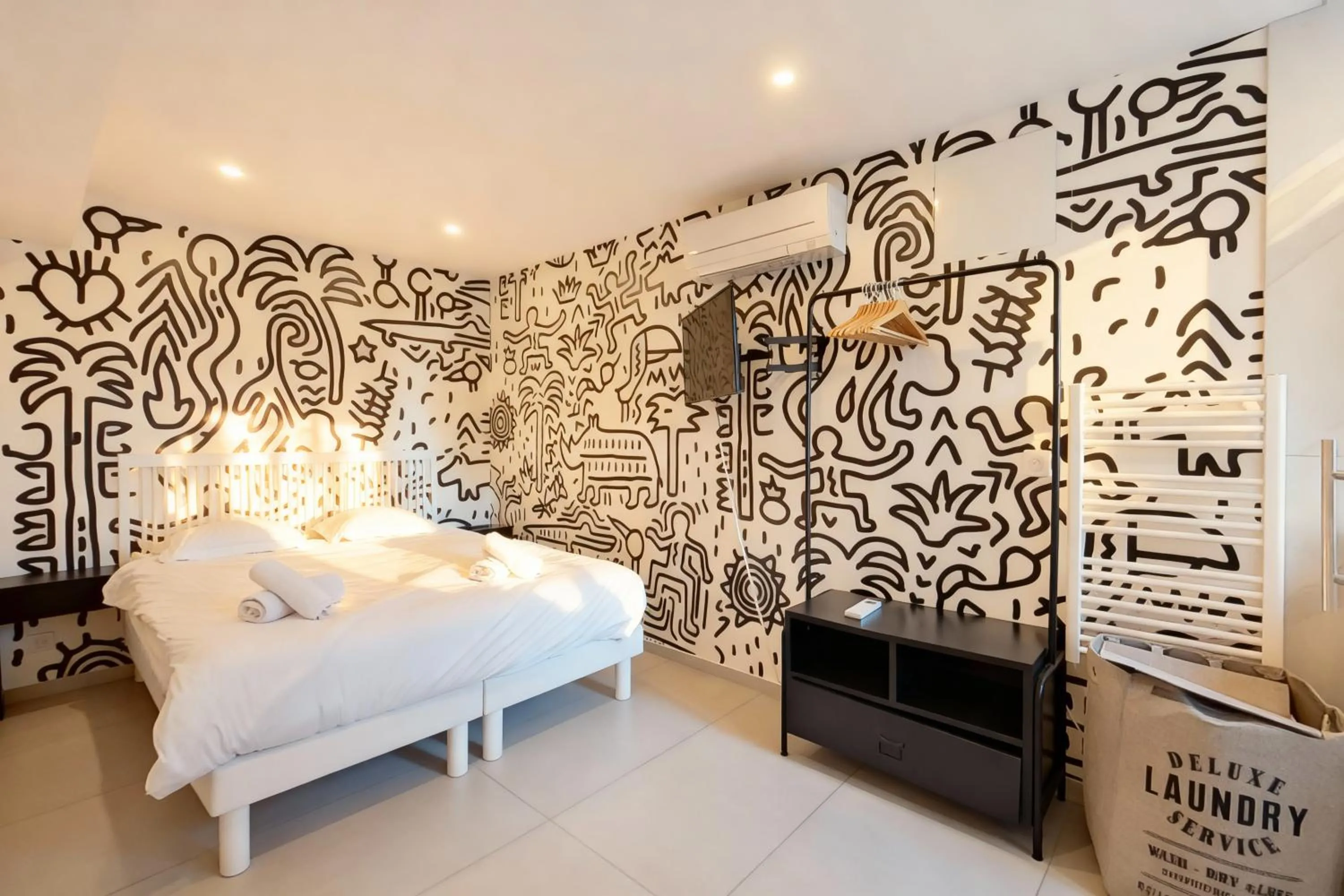 Bed in VILLA MARINA CANNES