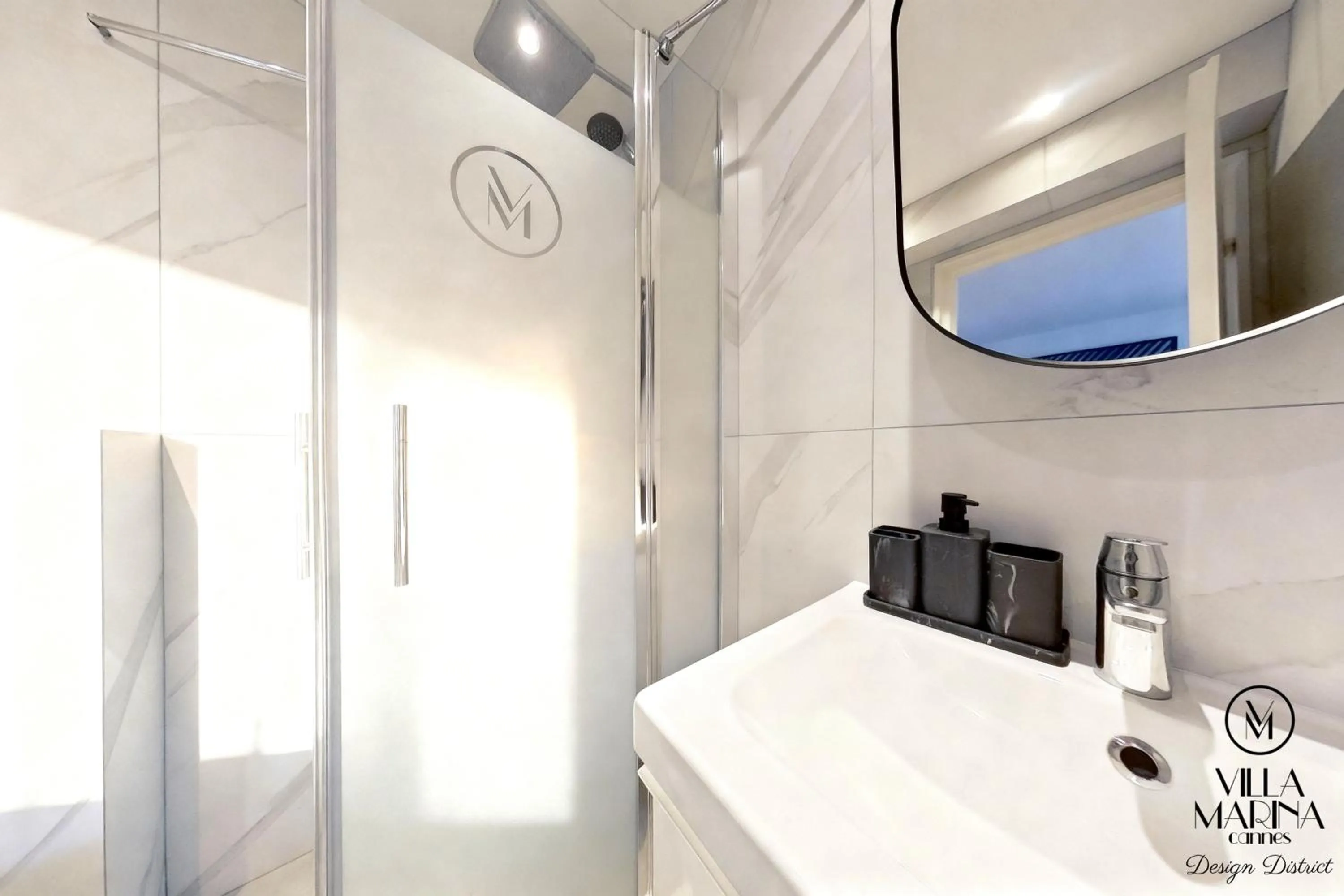 Shower in VILLA MARINA CANNES