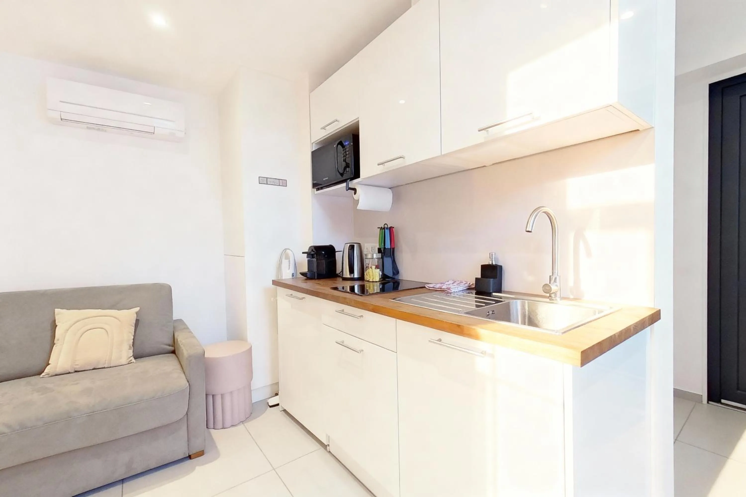 Kitchen or kitchenette in VILLA MARINA CANNES