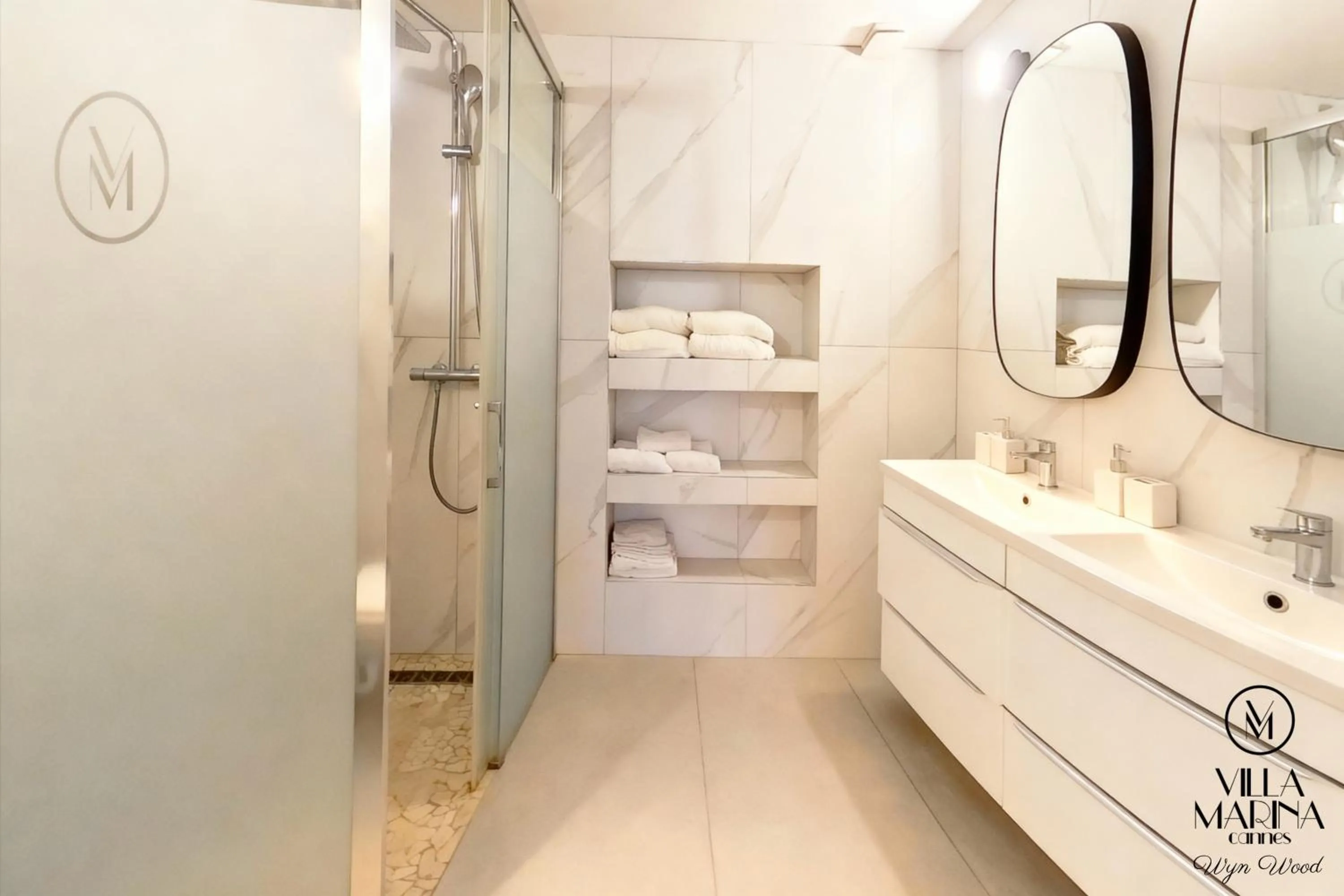 Shower in VILLA MARINA CANNES