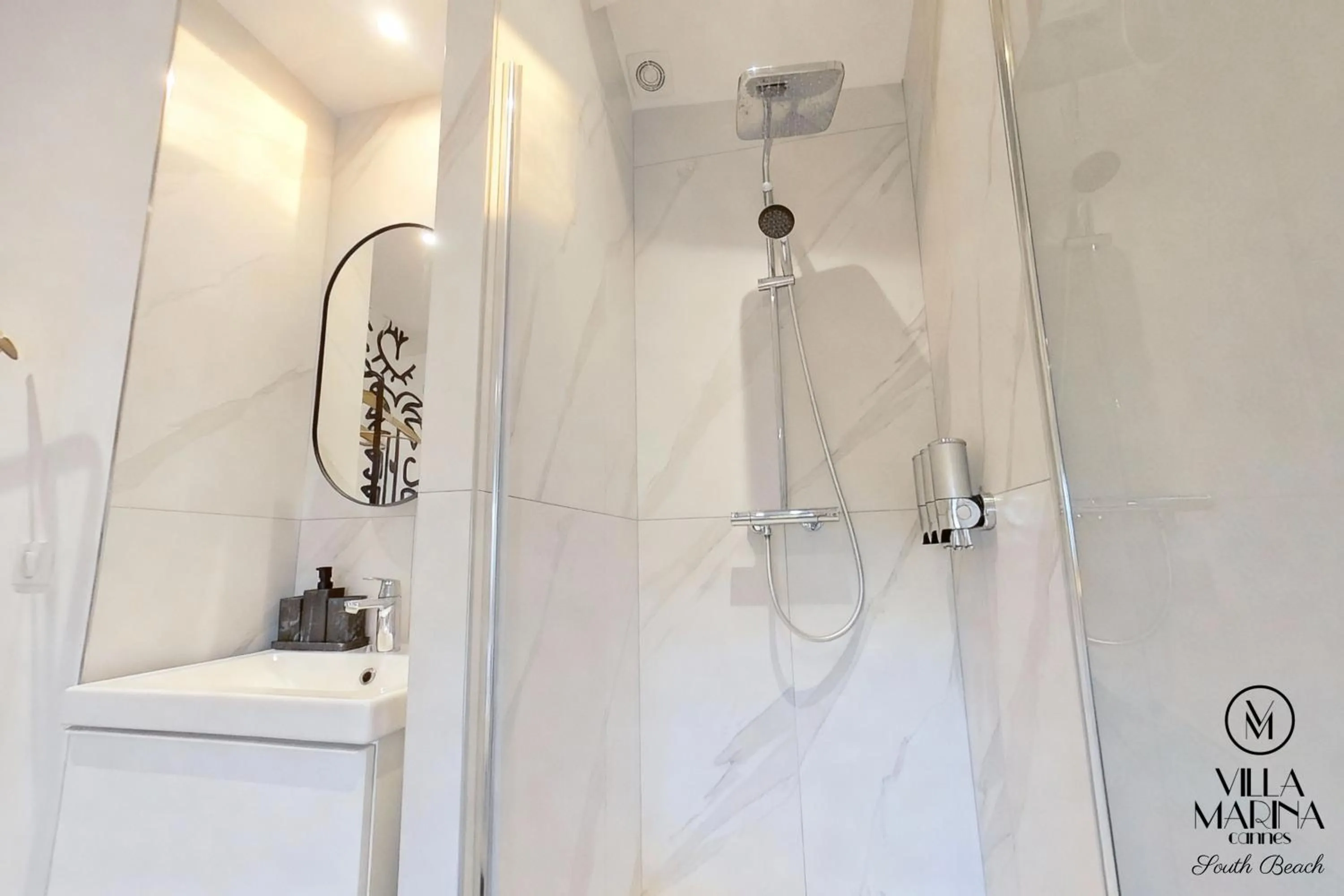 Shower in VILLA MARINA CANNES