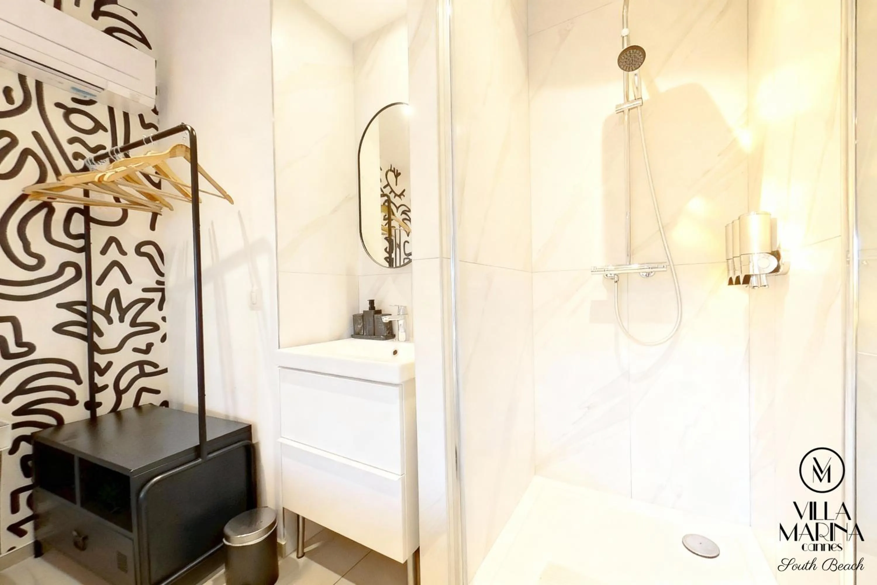 Shower in VILLA MARINA CANNES