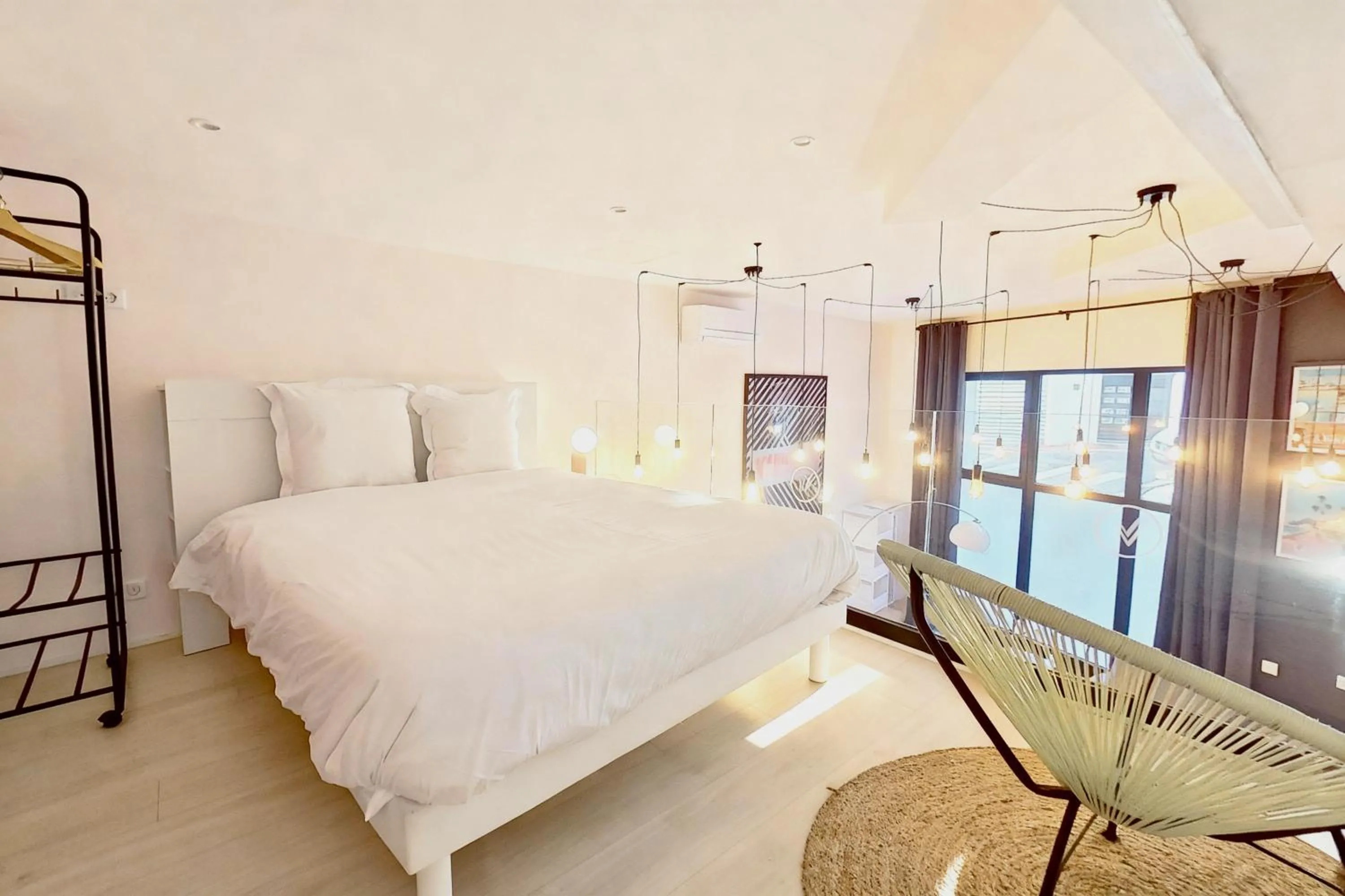 Bed in VILLA MARINA CANNES