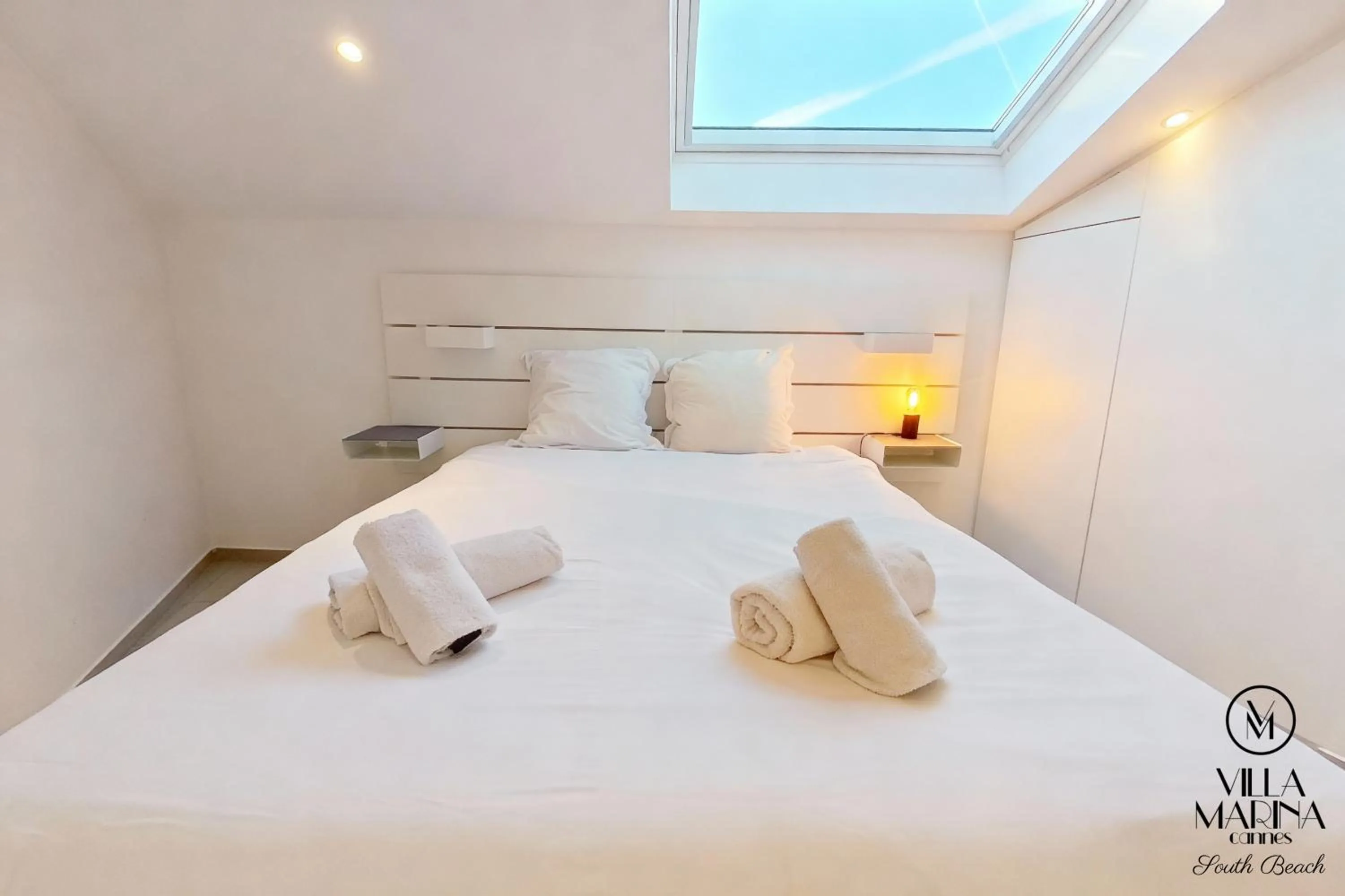 Bed in VILLA MARINA CANNES