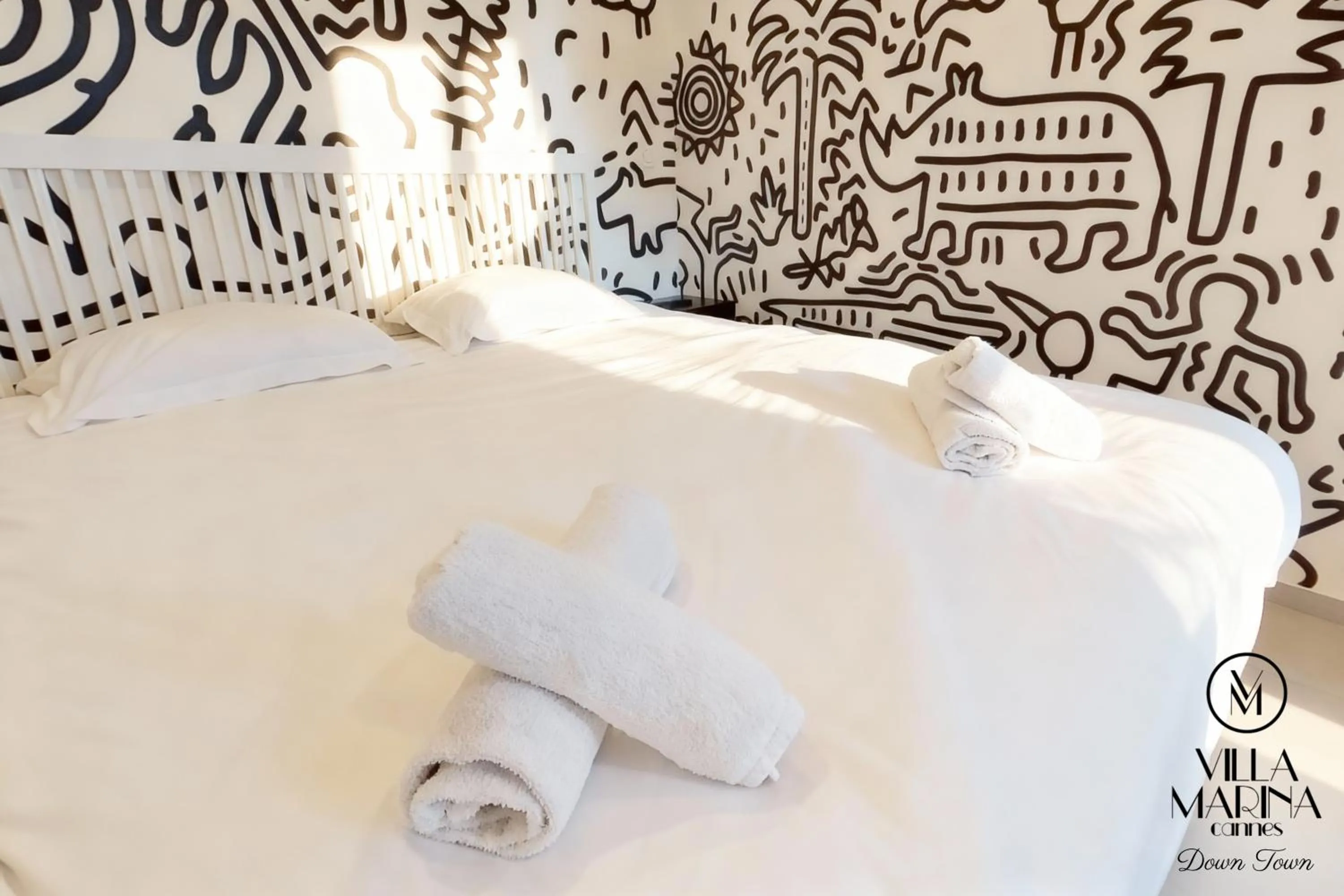 towels, Bed in VILLA MARINA CANNES