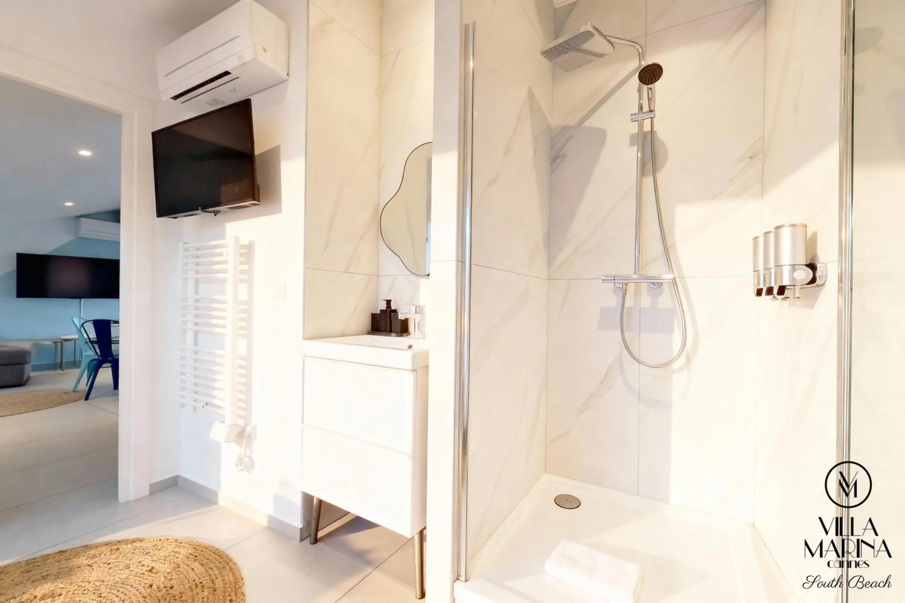 Shower in VILLA MARINA CANNES