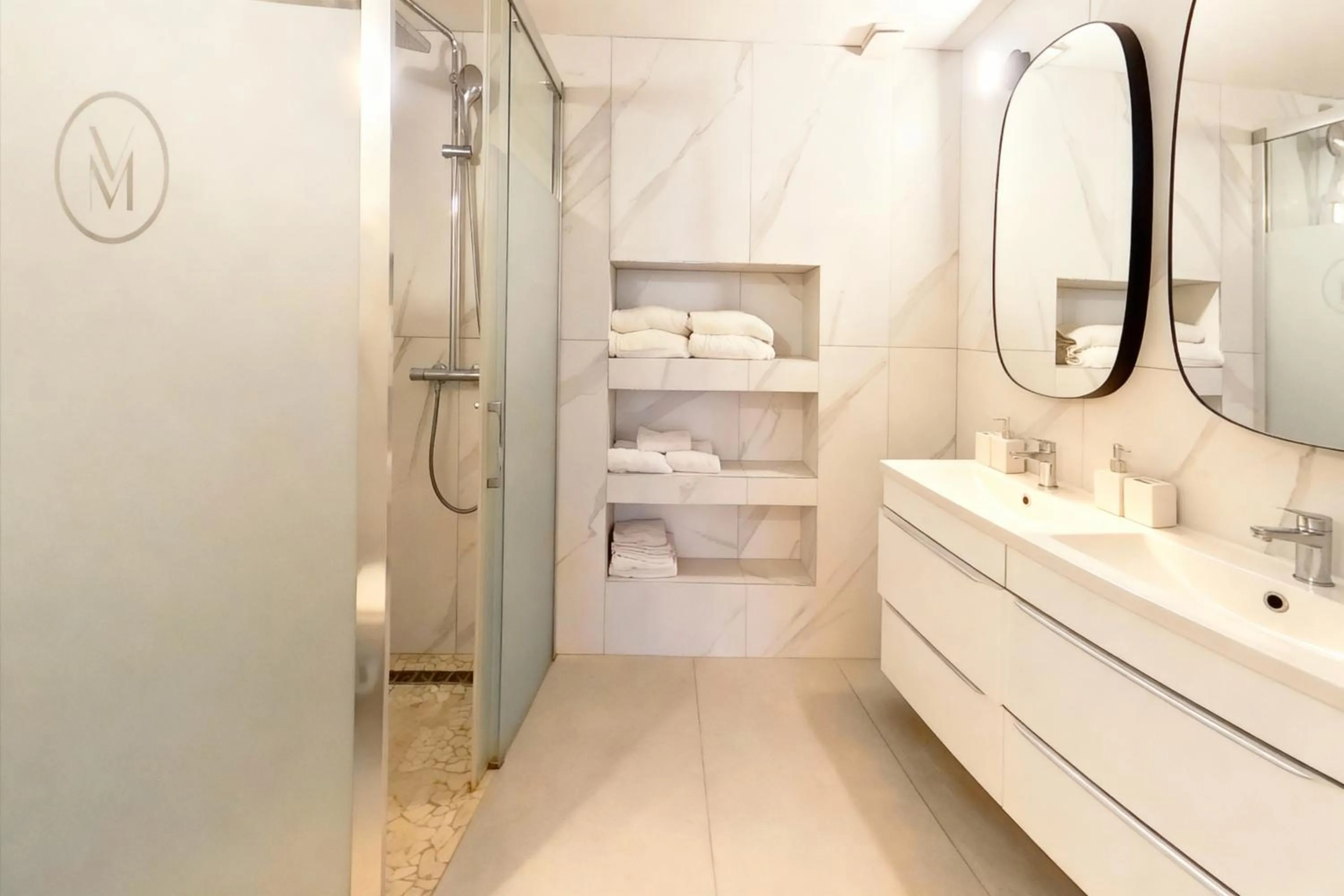 Shower in VILLA MARINA CANNES