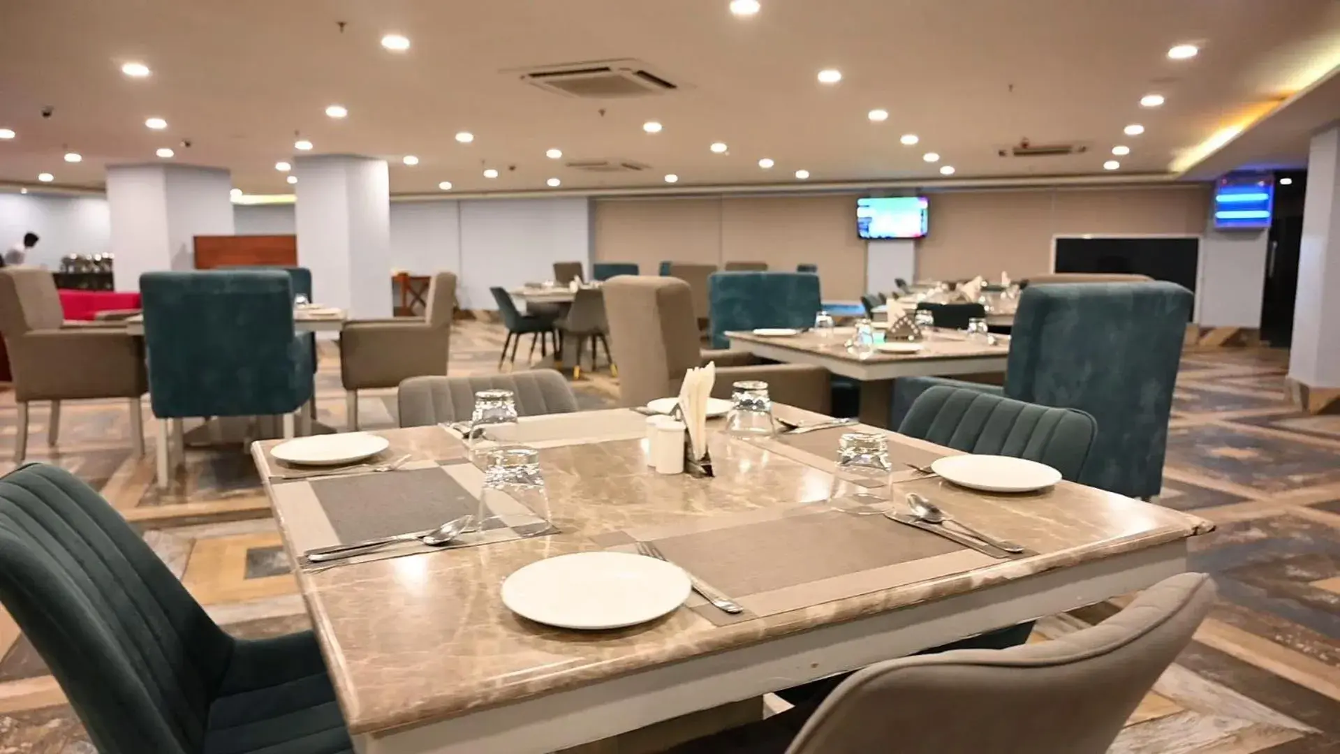 Restaurant/places to eat in Seven Hills Hotel Restaurant/places to eat in Seven Hills Hotel