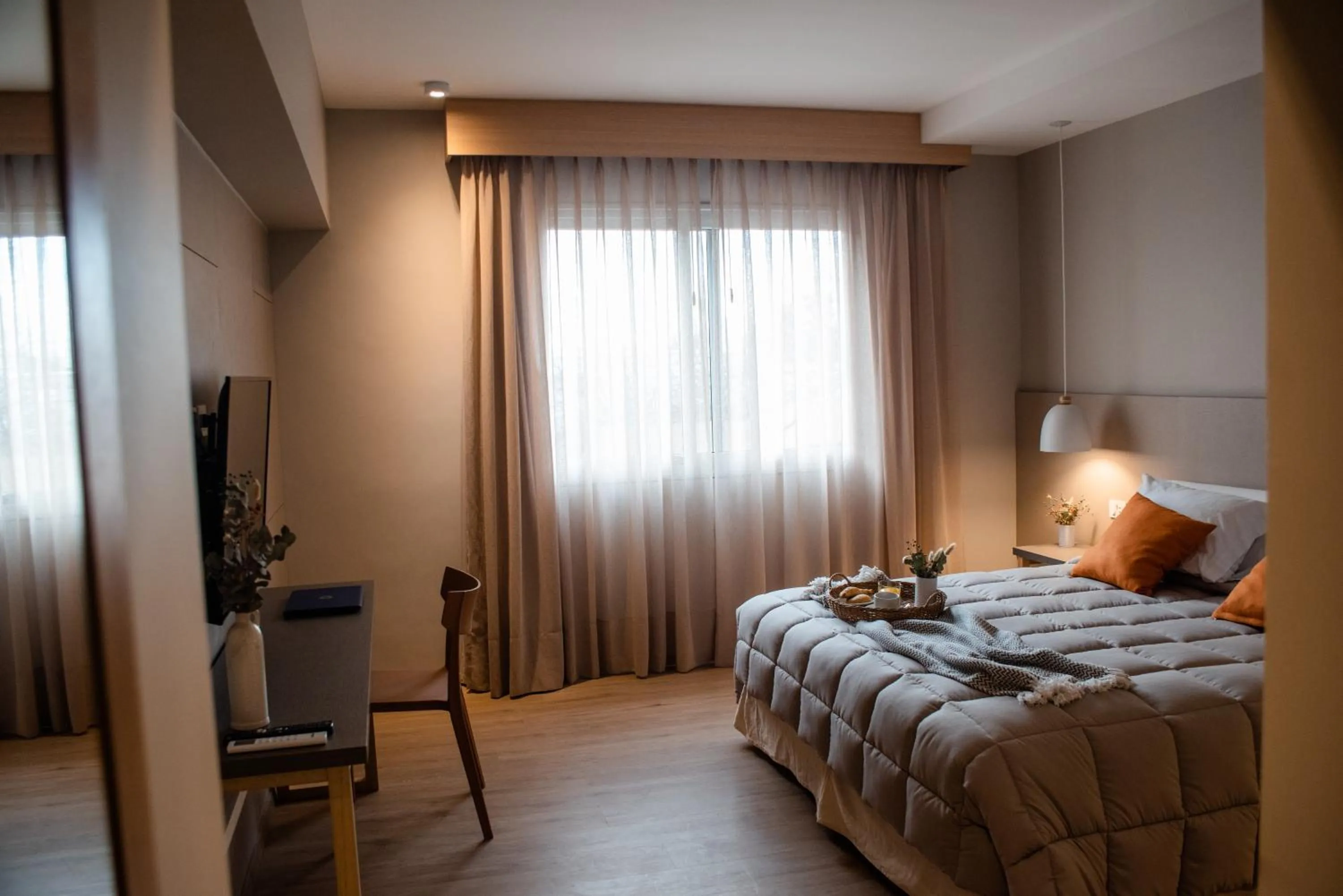 Bedroom, Bed in Gran Hotel Dakar