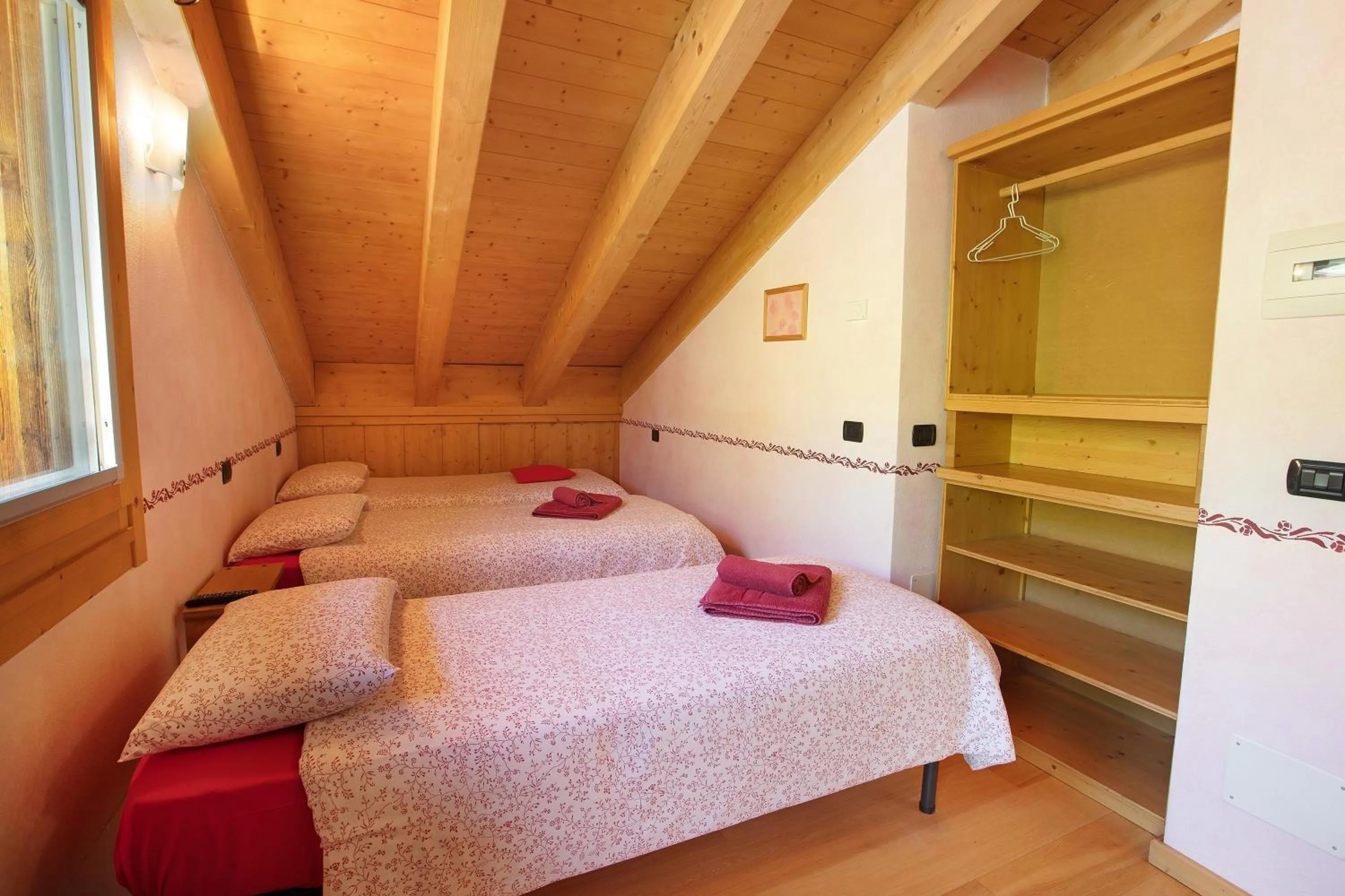 Property building, Bed in Baita dei ski app 6