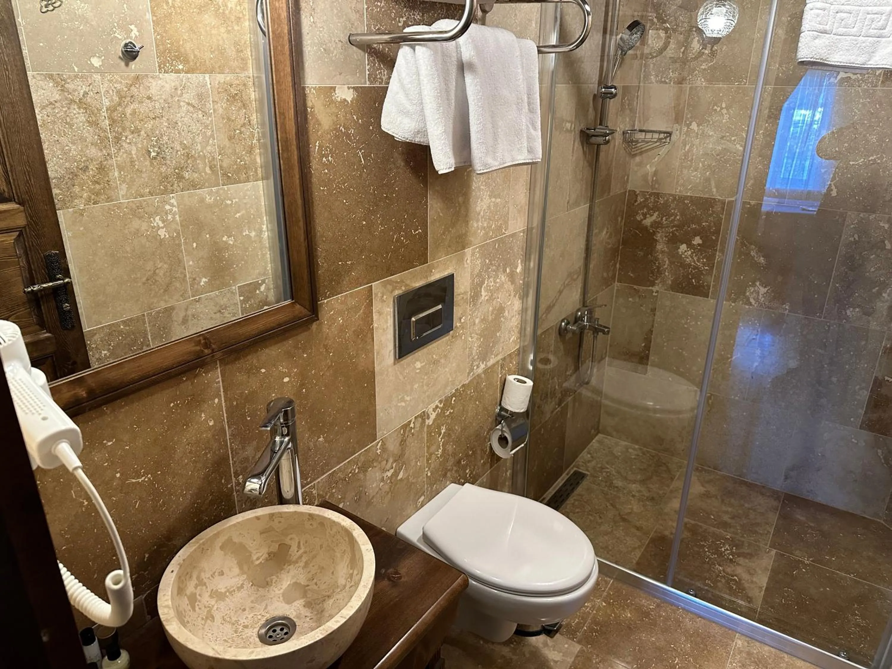 Shower in Virtus Cappadocia Hotel Göreme