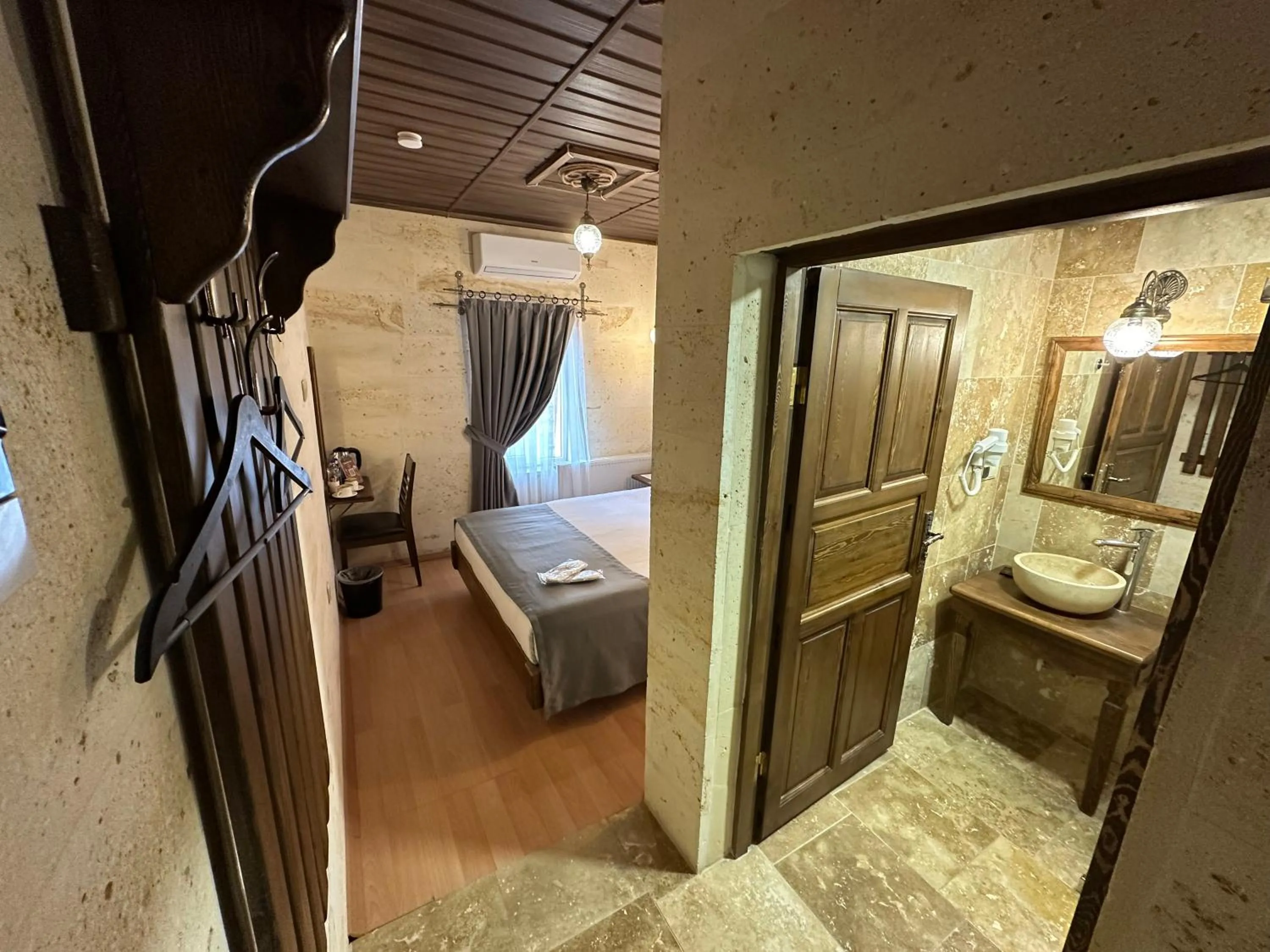 Shower, Bed in Virtus Cappadocia Hotel Göreme