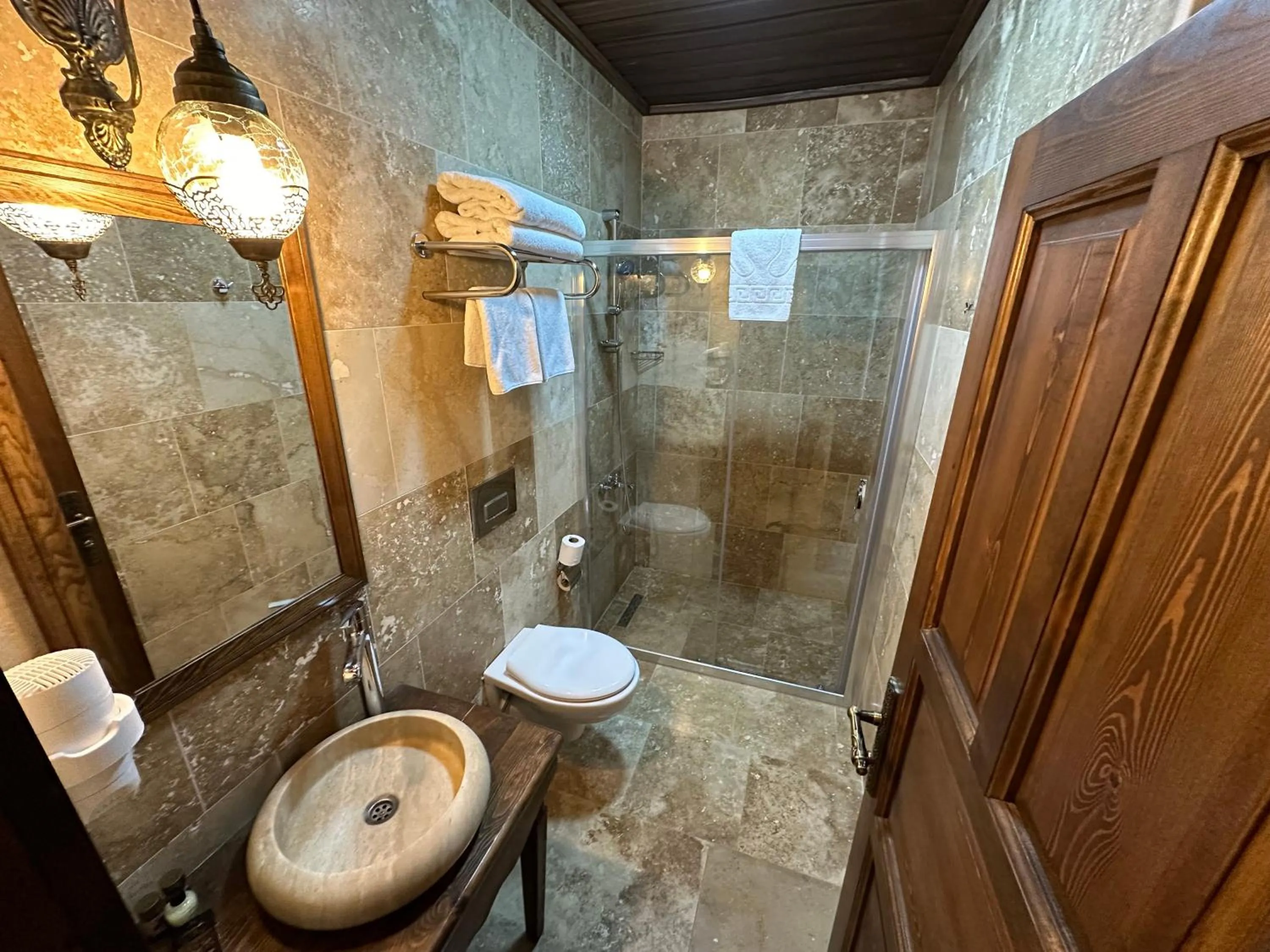 Shower in Virtus Cappadocia Hotel Göreme