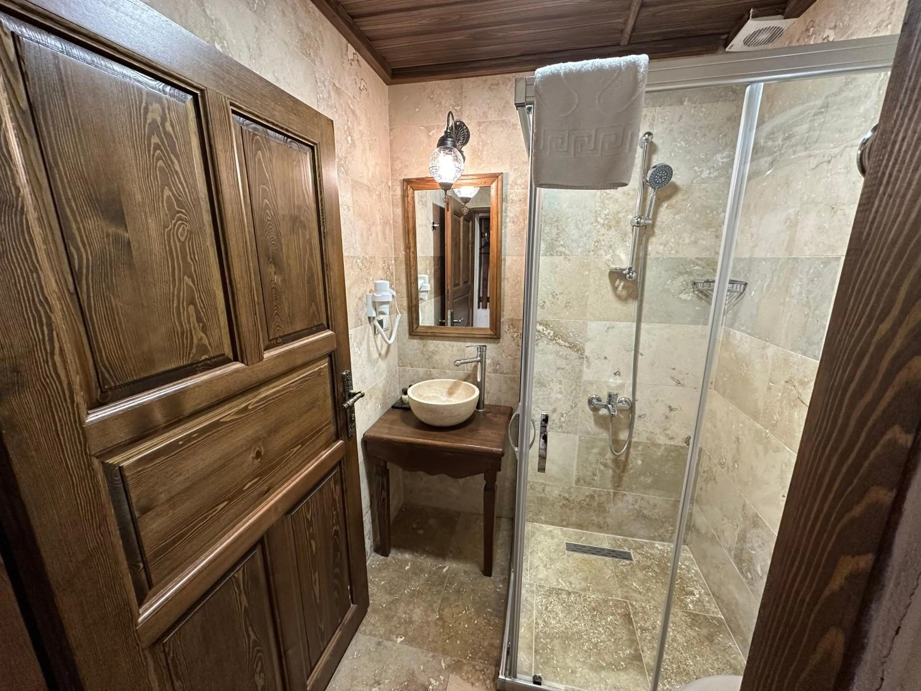 Shower in Virtus Cappadocia Hotel Göreme