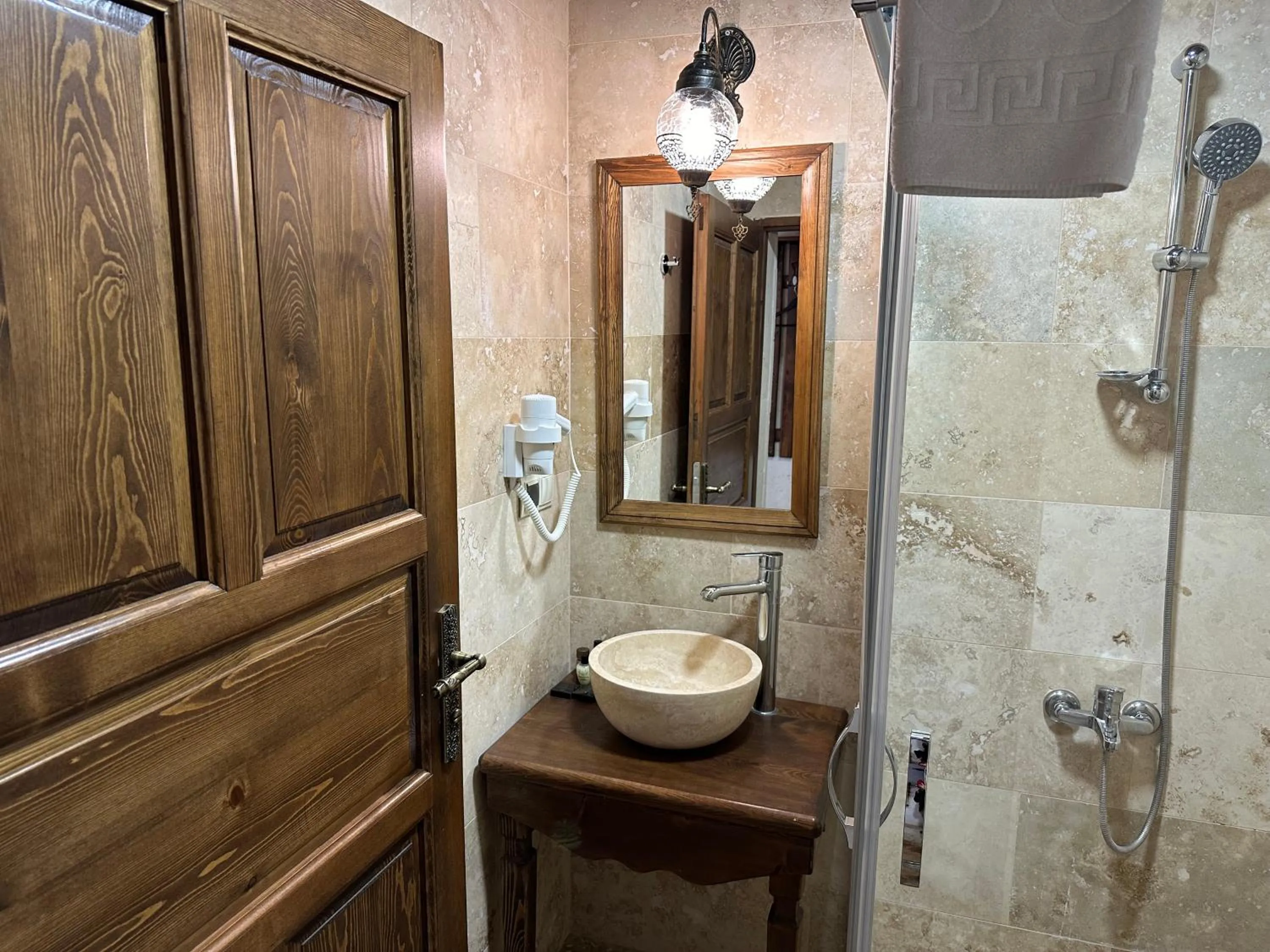 Shower in Virtus Cappadocia Hotel Göreme