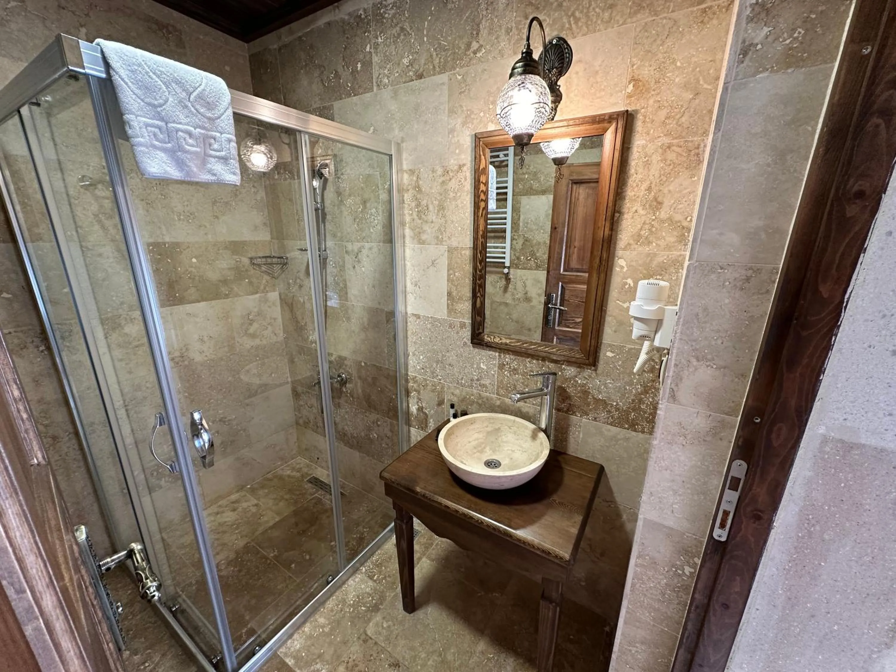 Shower in Virtus Cappadocia Hotel Göreme