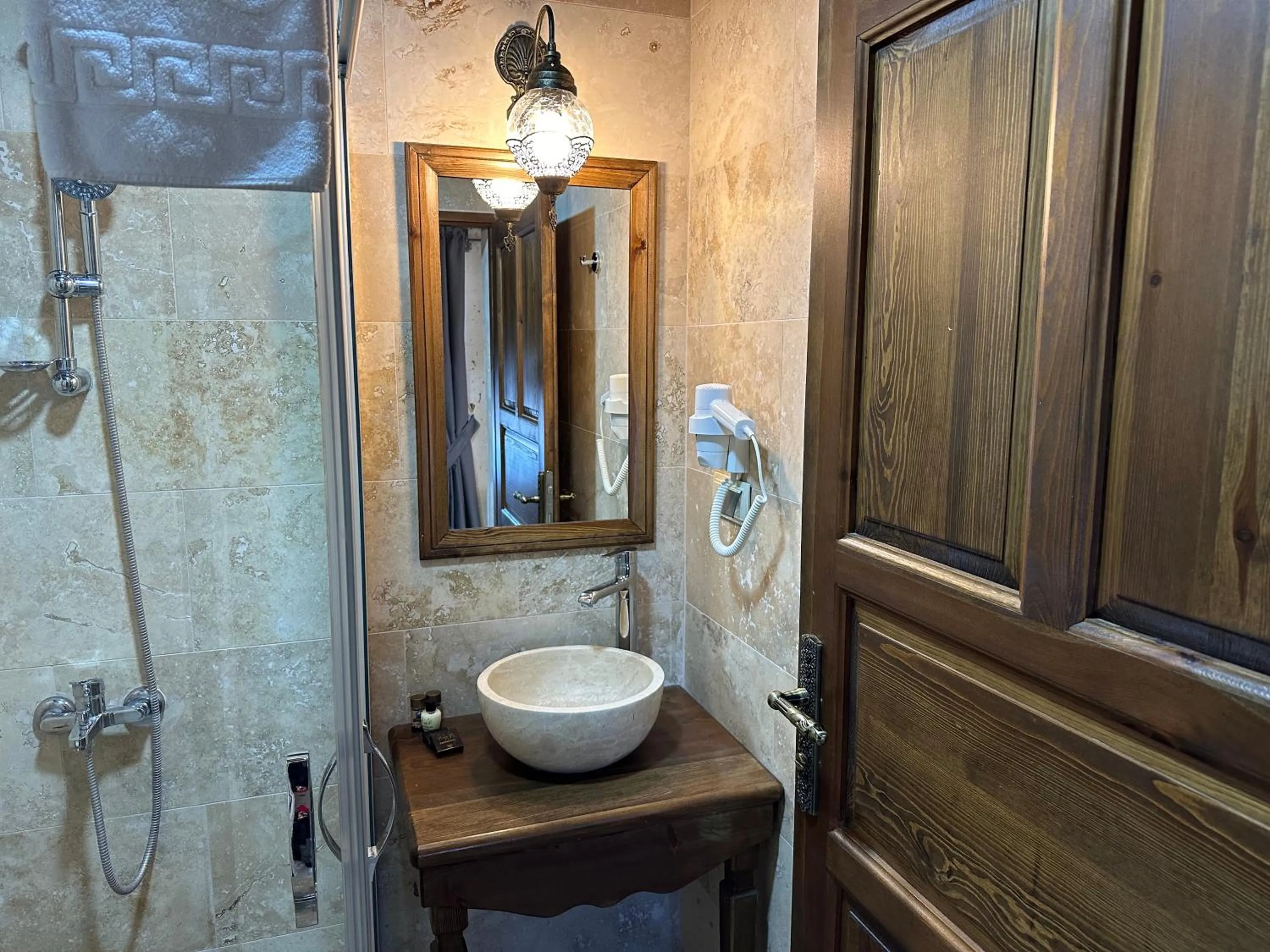 Shower in Virtus Cappadocia Hotel Göreme